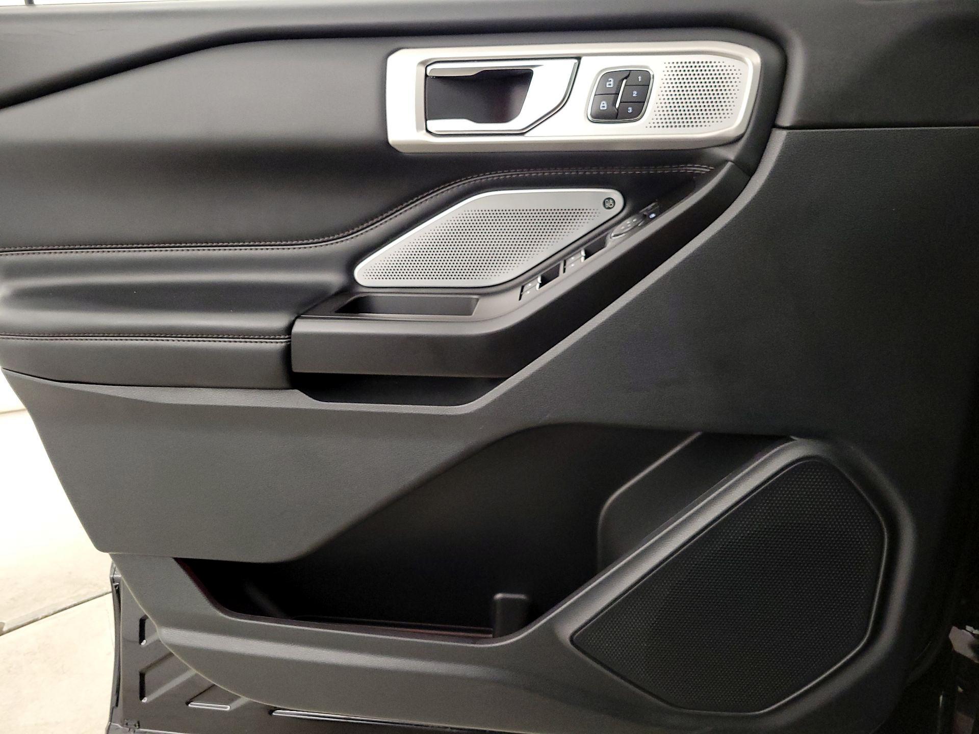 Thumbnail: 2020 Ford Explorer - 12