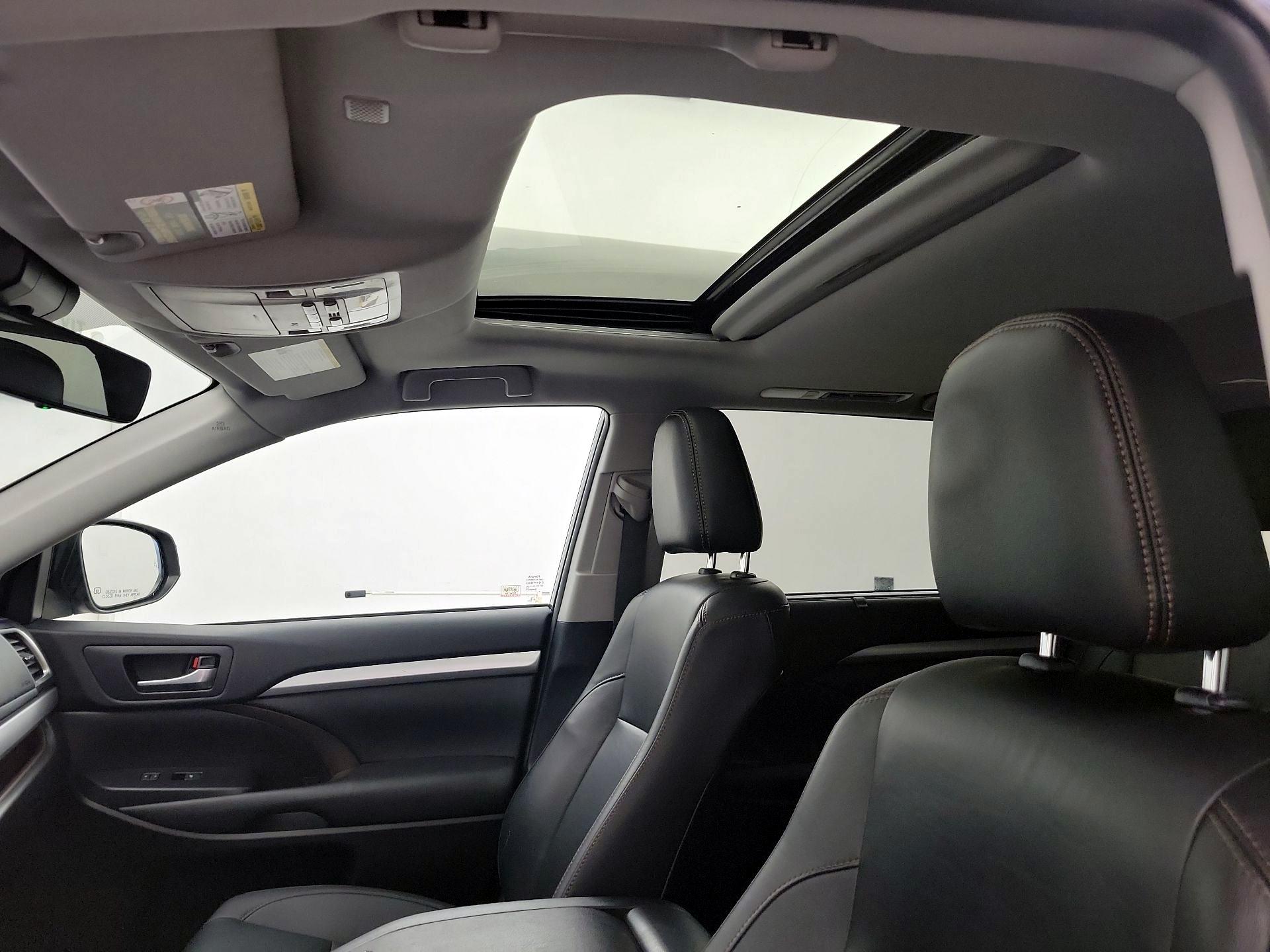 Thumbnail: 2019 Toyota Highlander - 20
