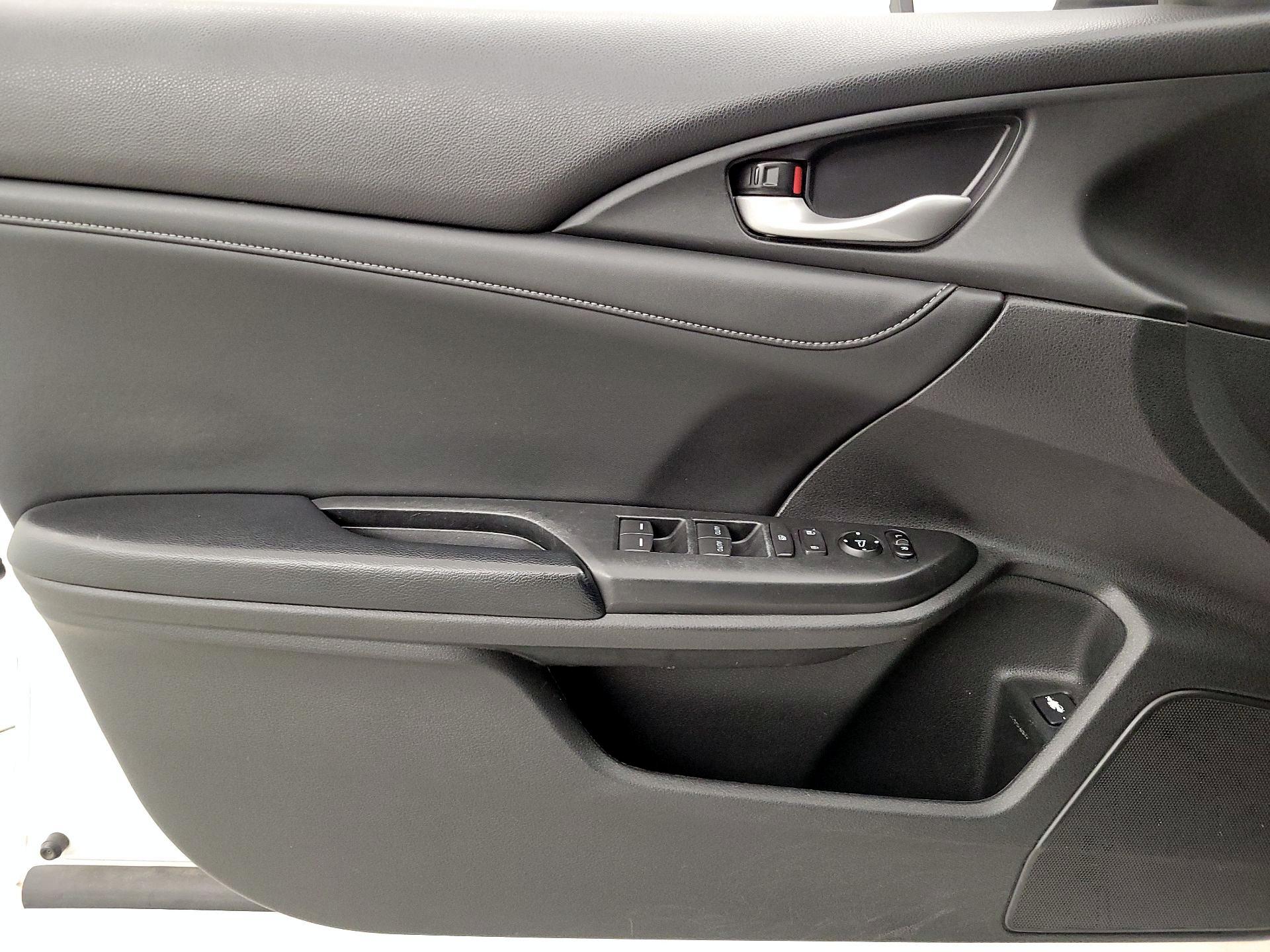 Thumbnail: 2019 Honda Insight - 12