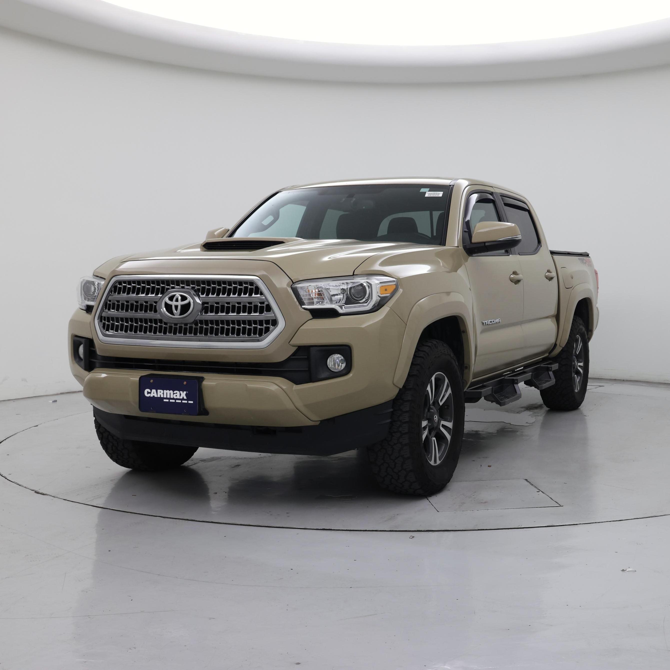 Thumbnail: 2017 Toyota Tacoma - 4