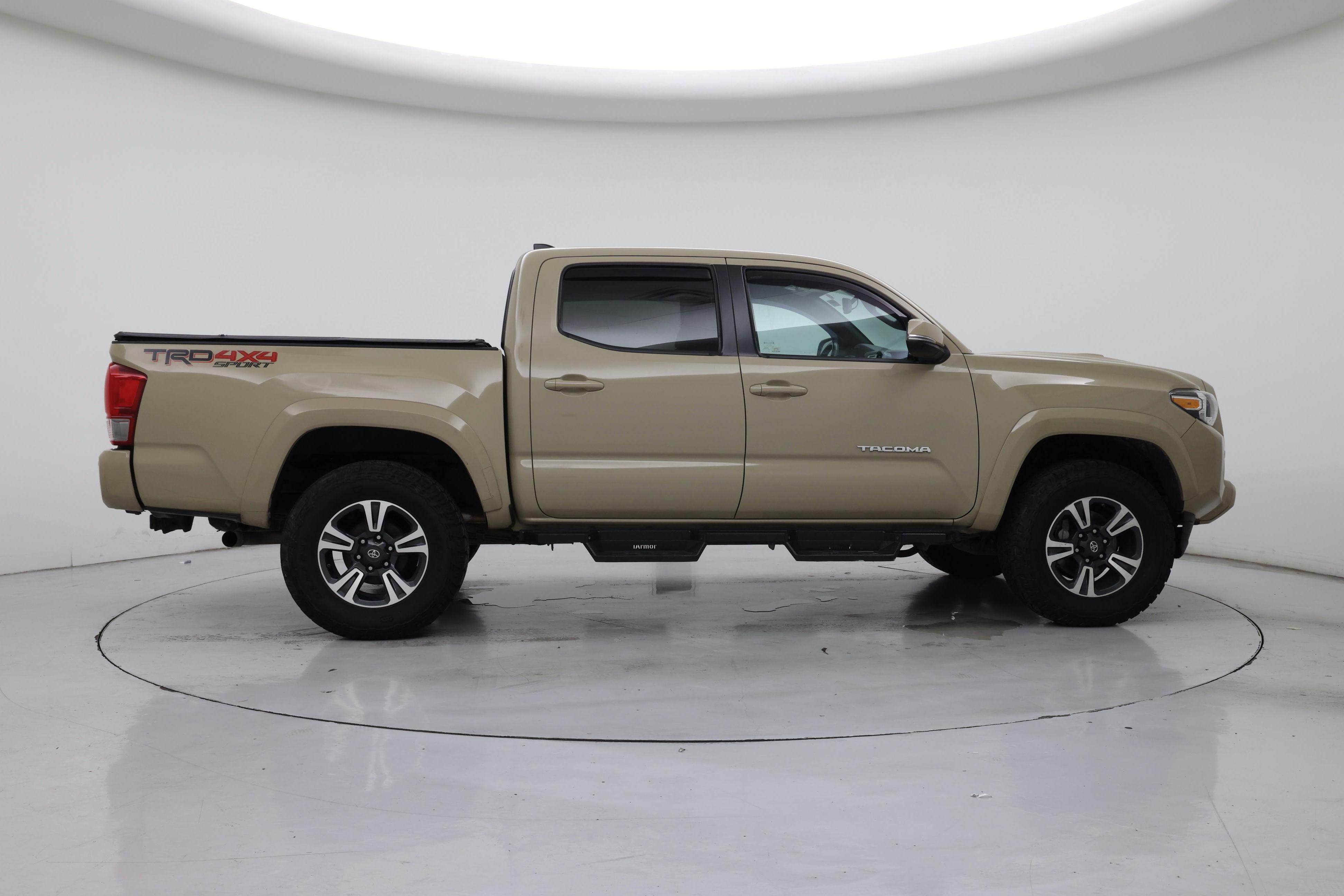 Thumbnail: 2017 Toyota Tacoma - 7