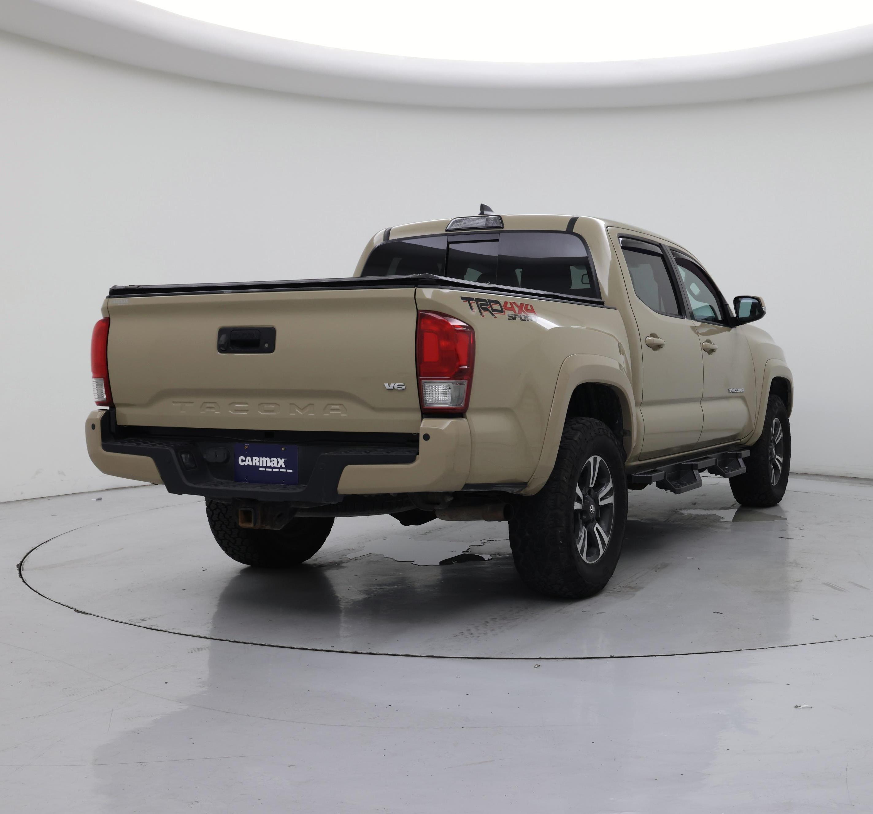 Thumbnail: 2017 Toyota Tacoma - 8