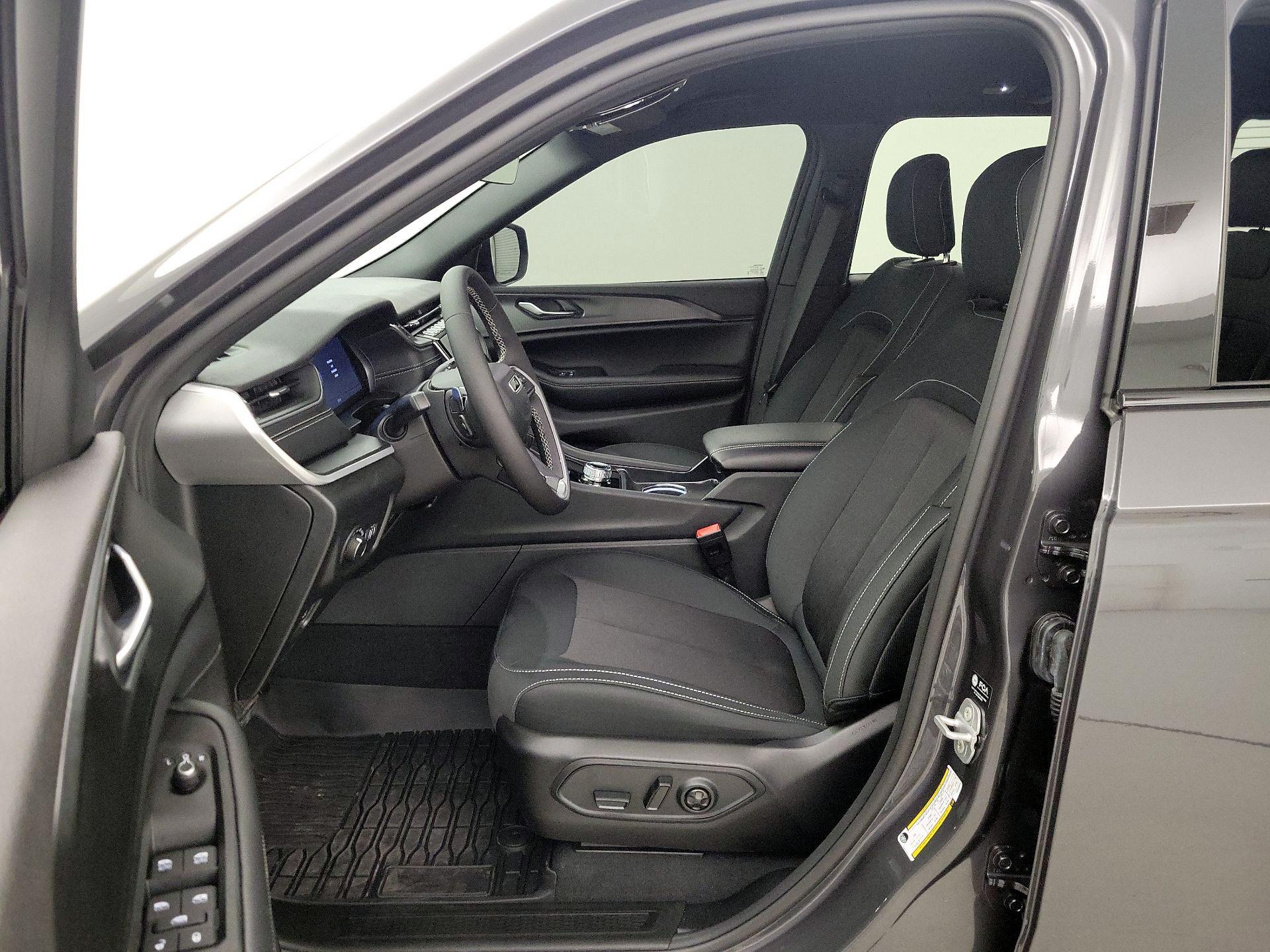 Thumbnail: 2026 Jeep Grand Cherokee - 11