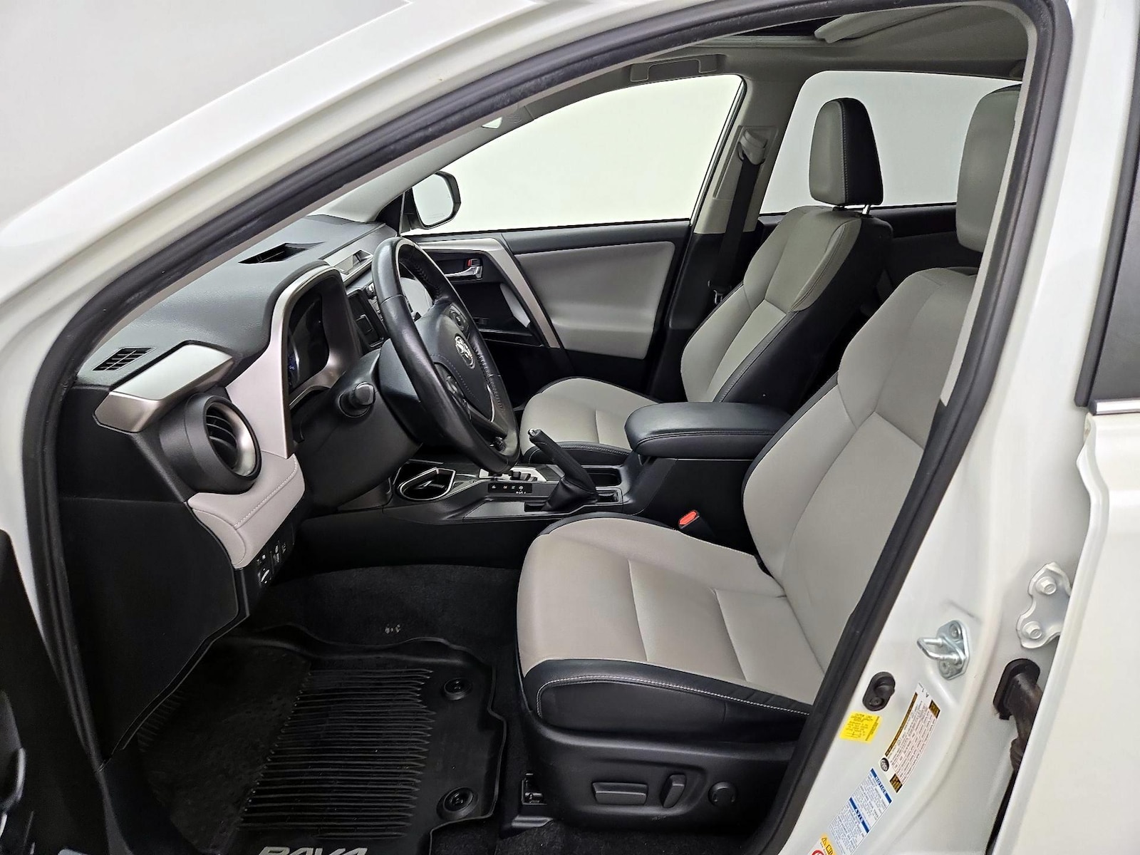 2018 Toyota RAV4 Limited - Photo 12