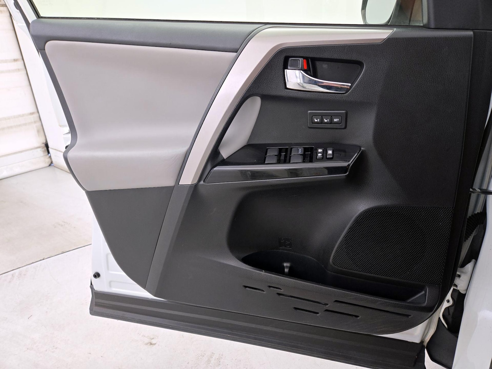 2018 Toyota RAV4 Limited - Photo 13