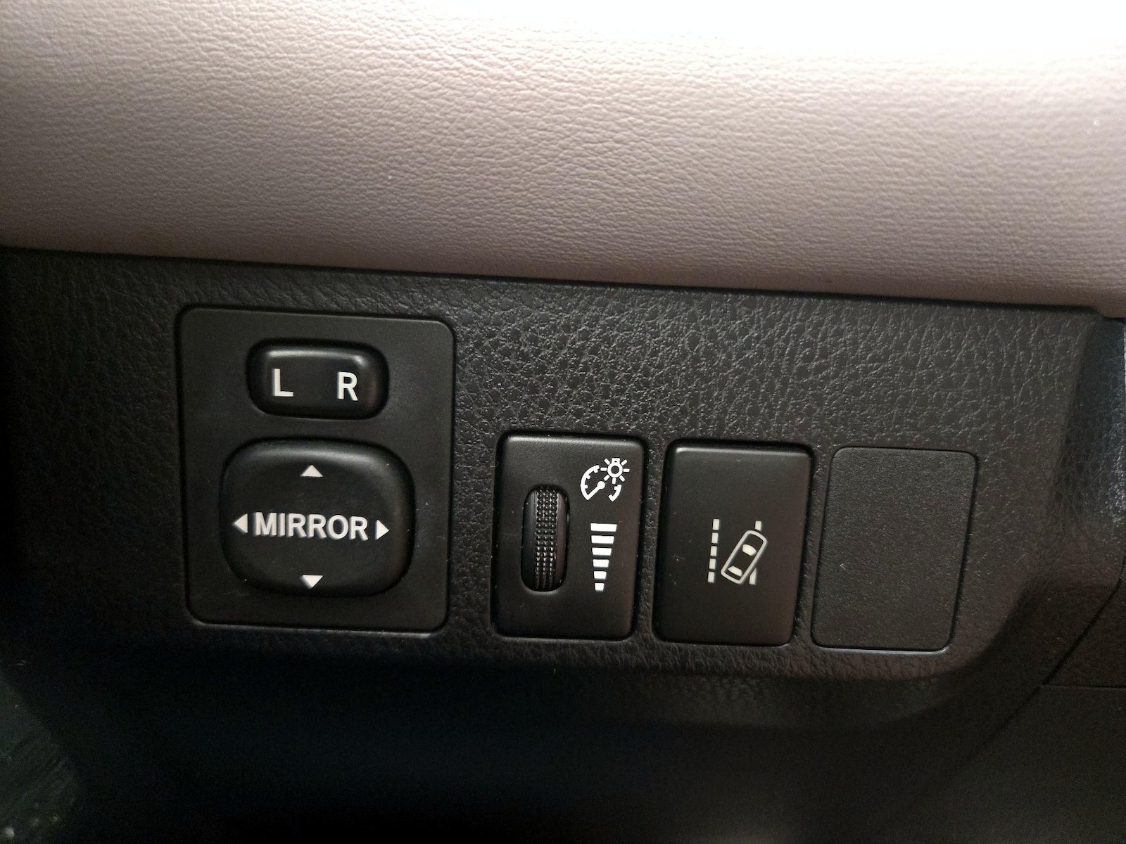 2018 Toyota RAV4 Limited - Photo 14