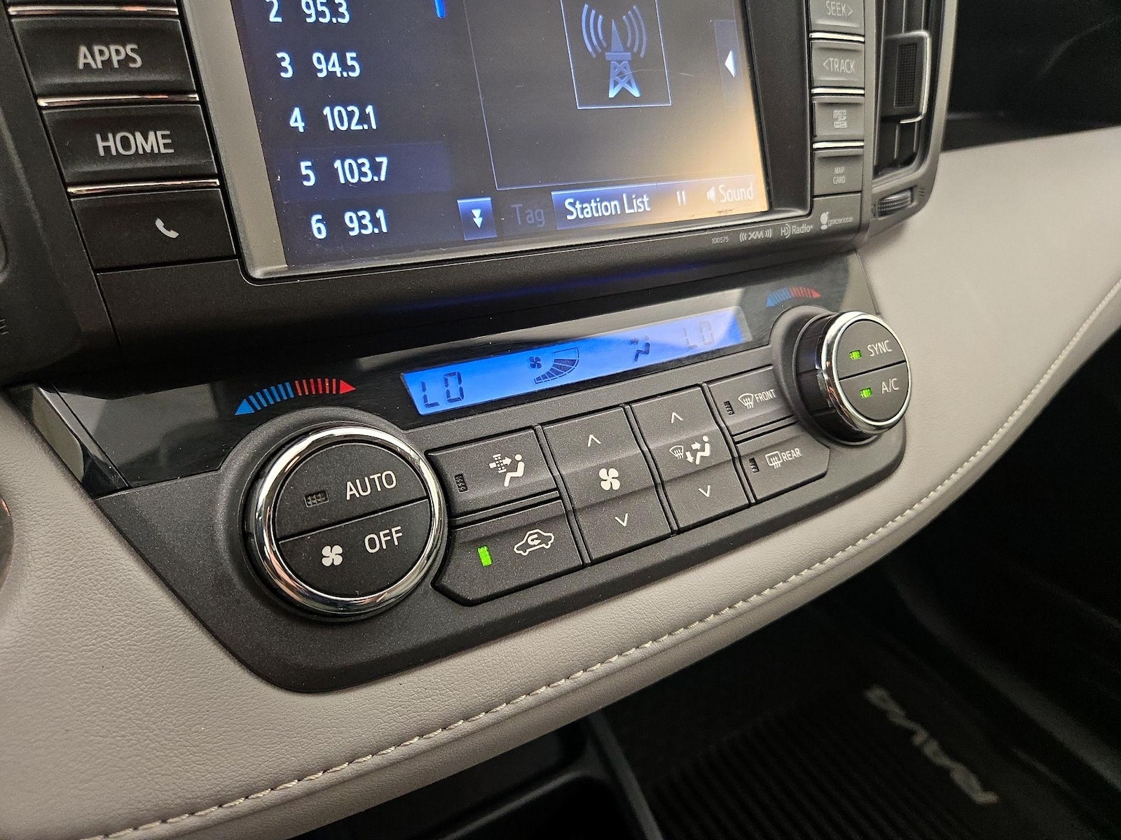 2018 Toyota RAV4 Limited - Photo 17