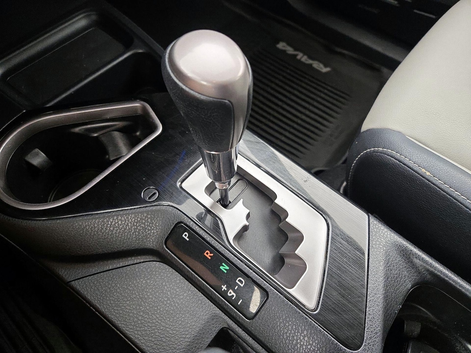 2018 Toyota RAV4 Limited - Photo 18