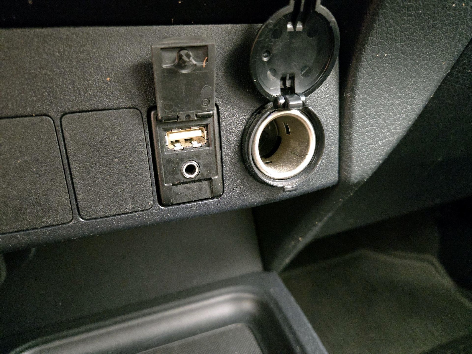 2018 Toyota RAV4 Limited - Photo 19