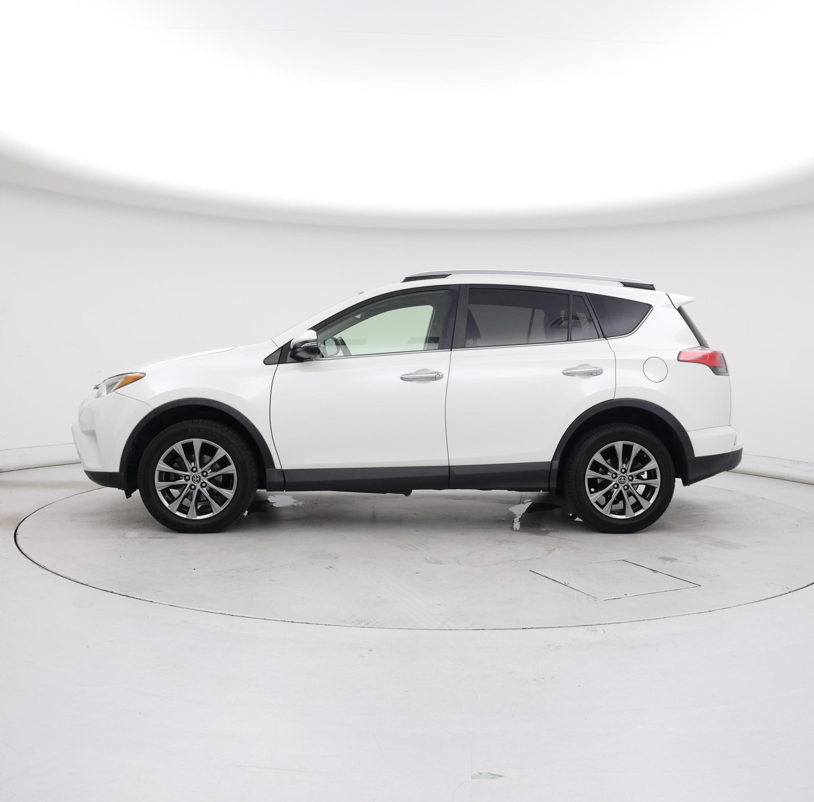 Thumbnail: 2018 Toyota RAV4 - 3