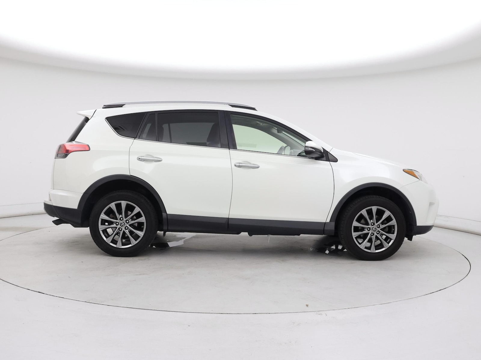 2018 Toyota RAV4 Limited - Photo 8