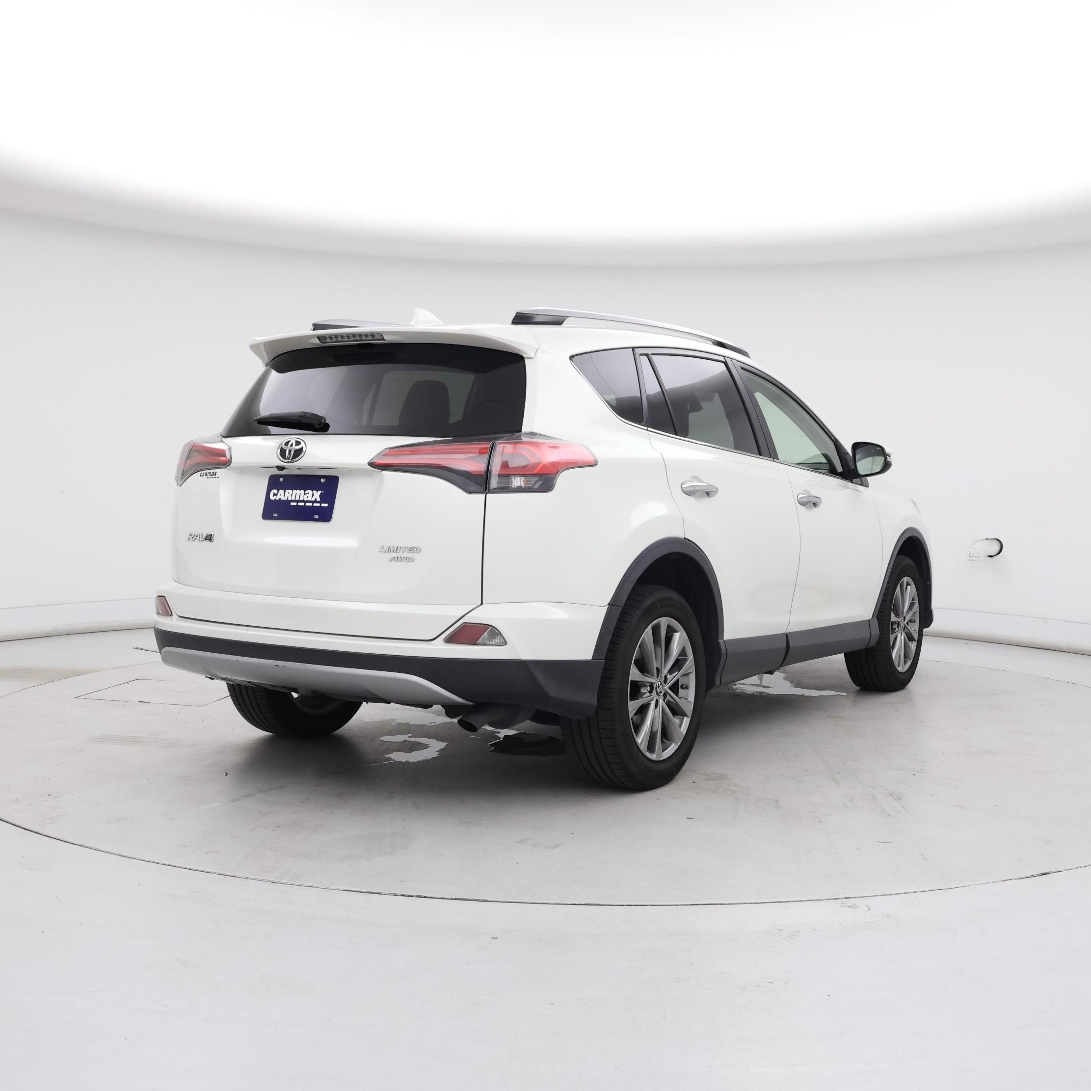 Thumbnail: 2018 Toyota RAV4 - 8