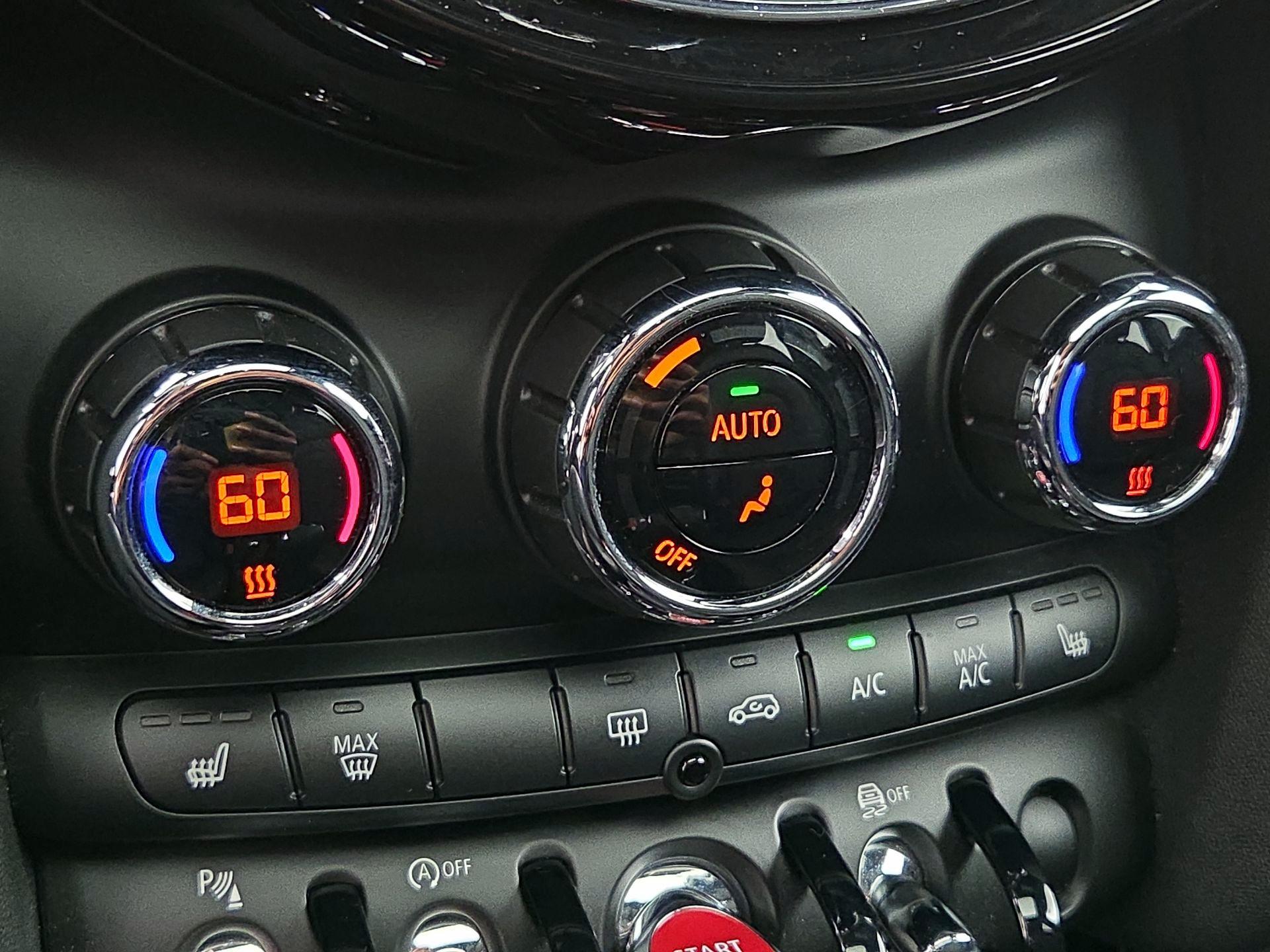 Thumbnail: 2020 MINI Cooper Hardtop - 17