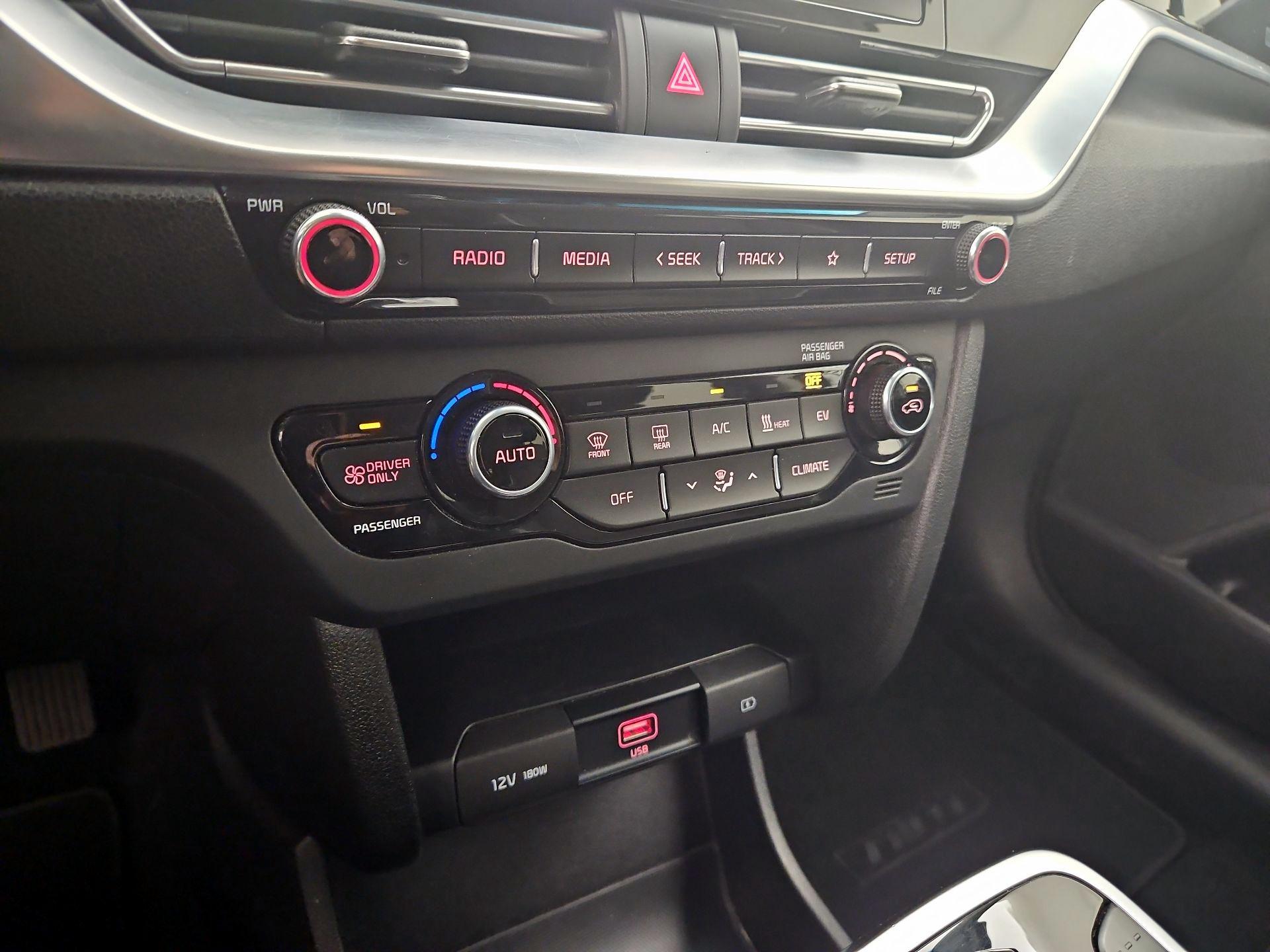 Thumbnail: 2020 Kia Niro - 16