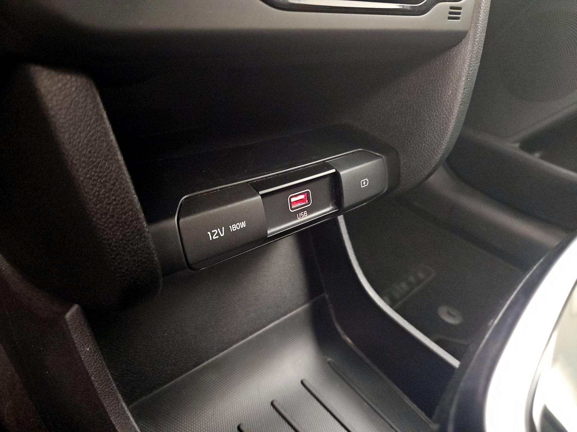 Thumbnail: 2020 Kia Niro - 18