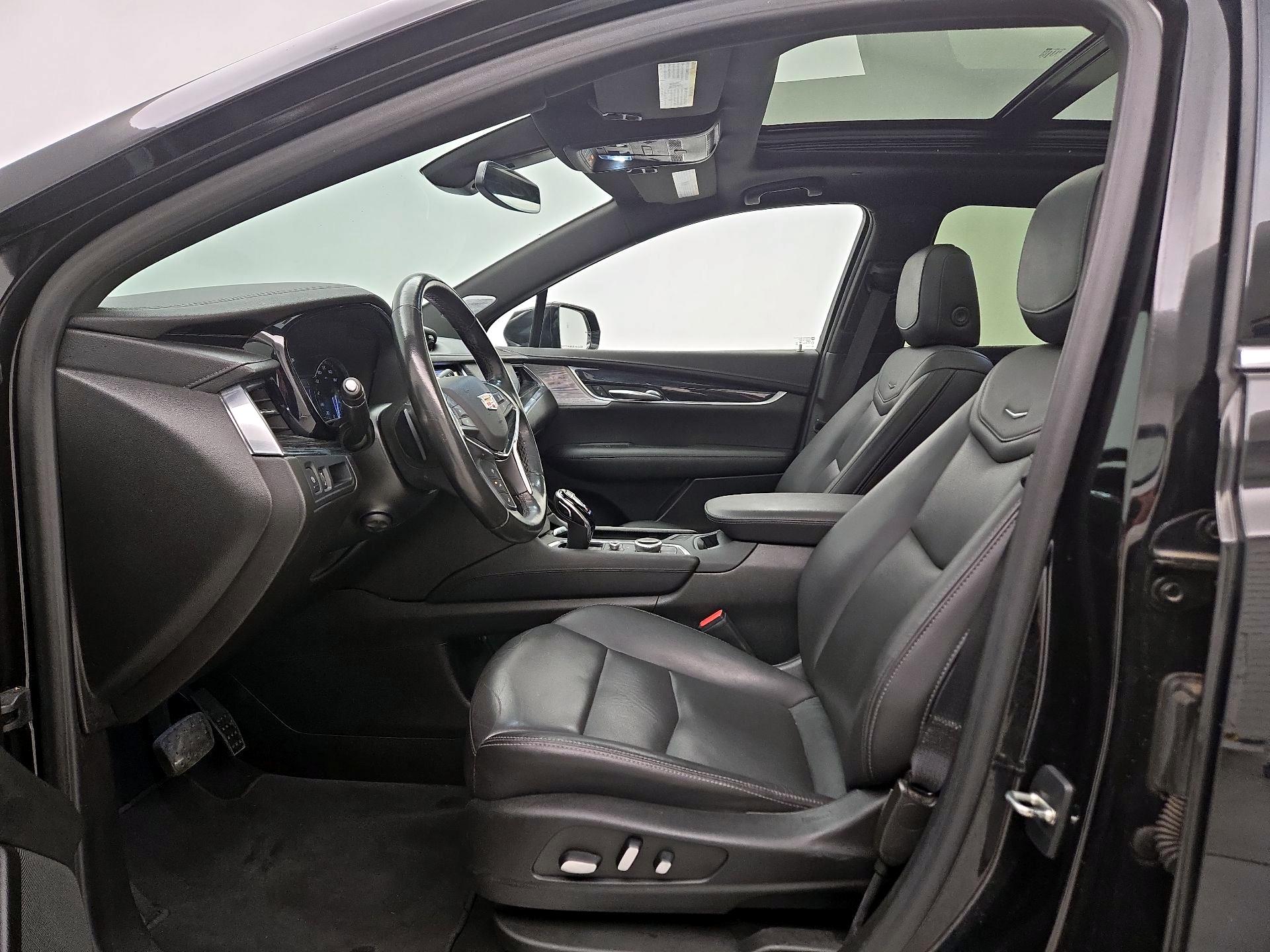 Thumbnail: 2023 Cadillac XT5 - 11
