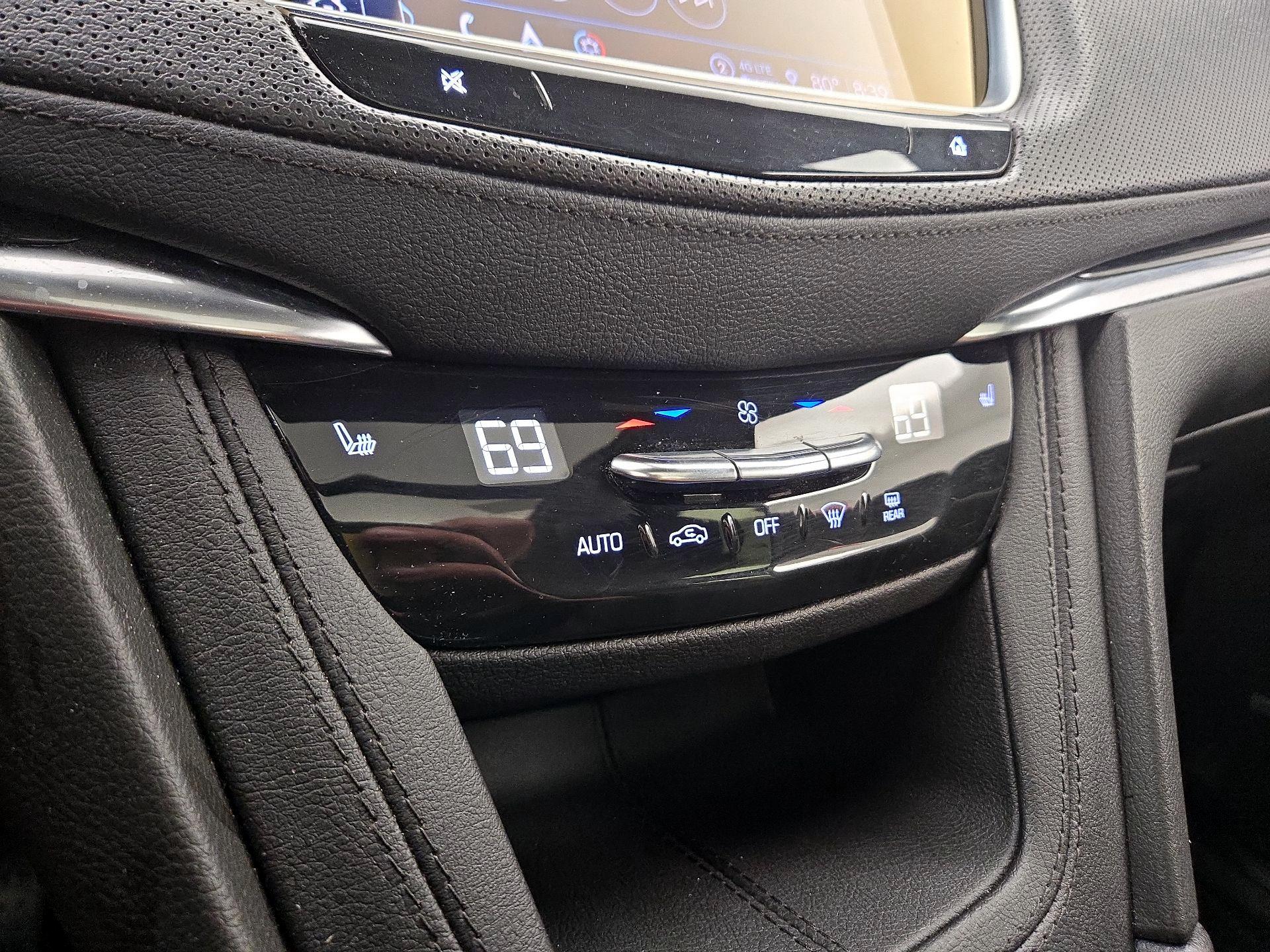 Thumbnail: 2023 Cadillac XT5 - 17