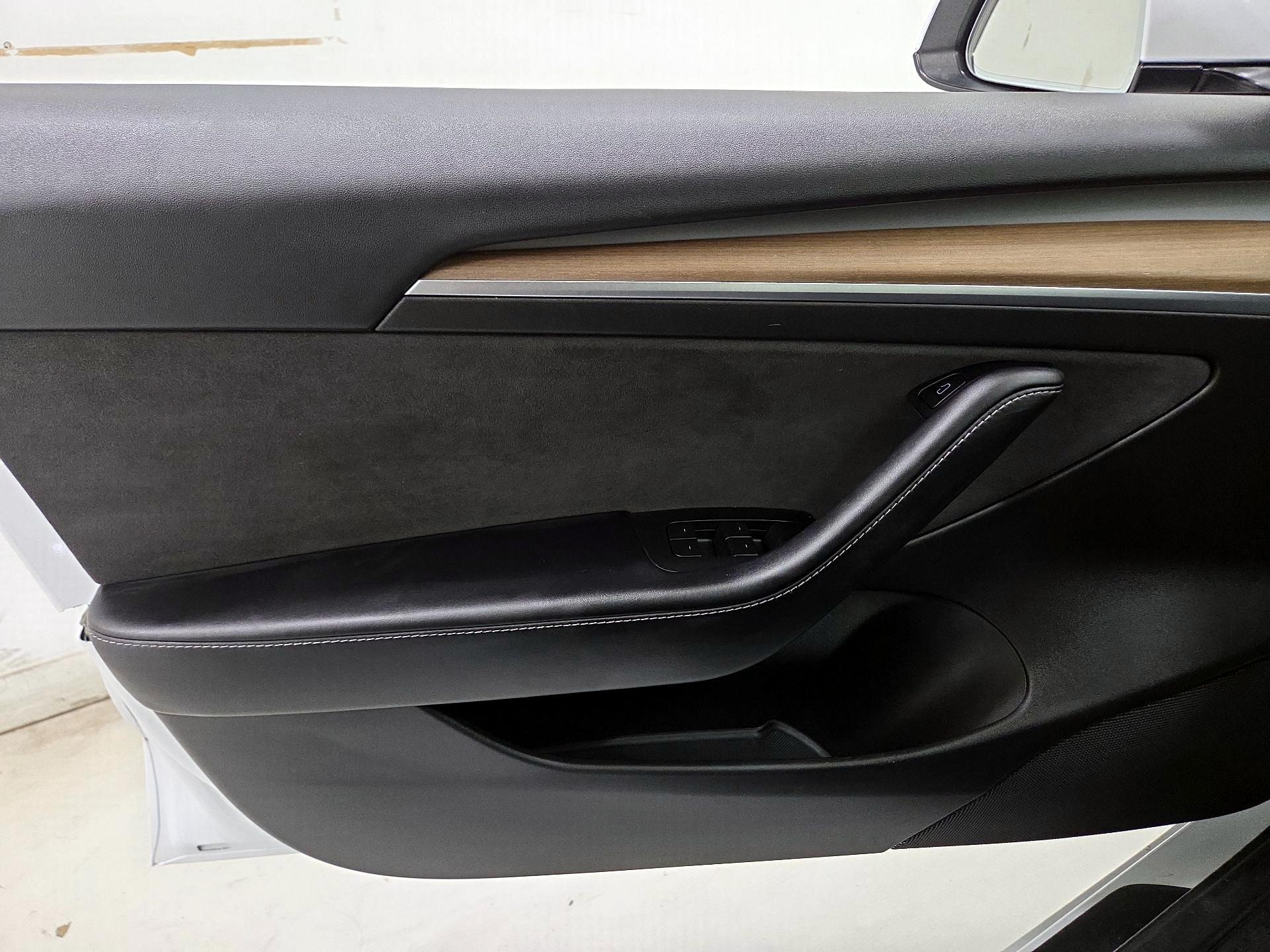Thumbnail: 2021 Tesla Model 3 - 12