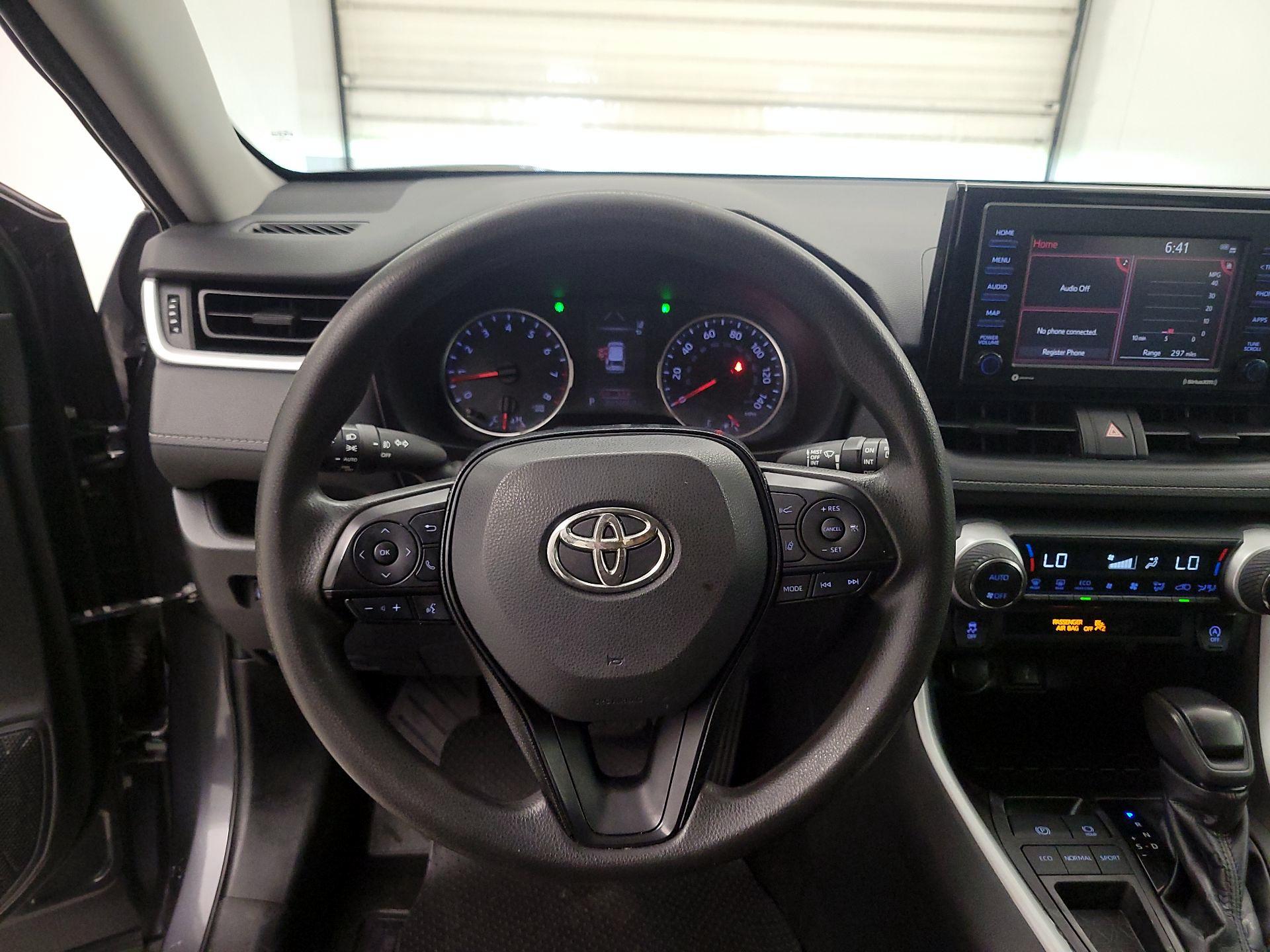 Thumbnail: 2020 Toyota RAV4 - 10