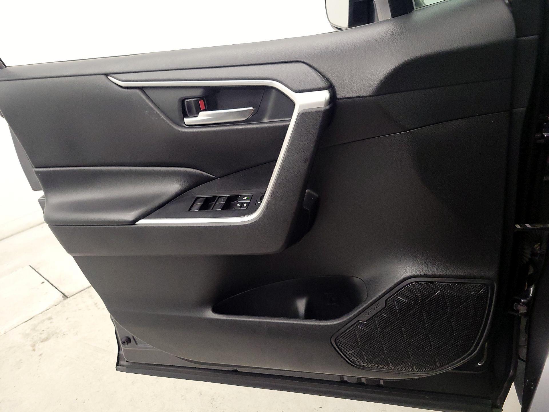 Thumbnail: 2020 Toyota RAV4 - 12