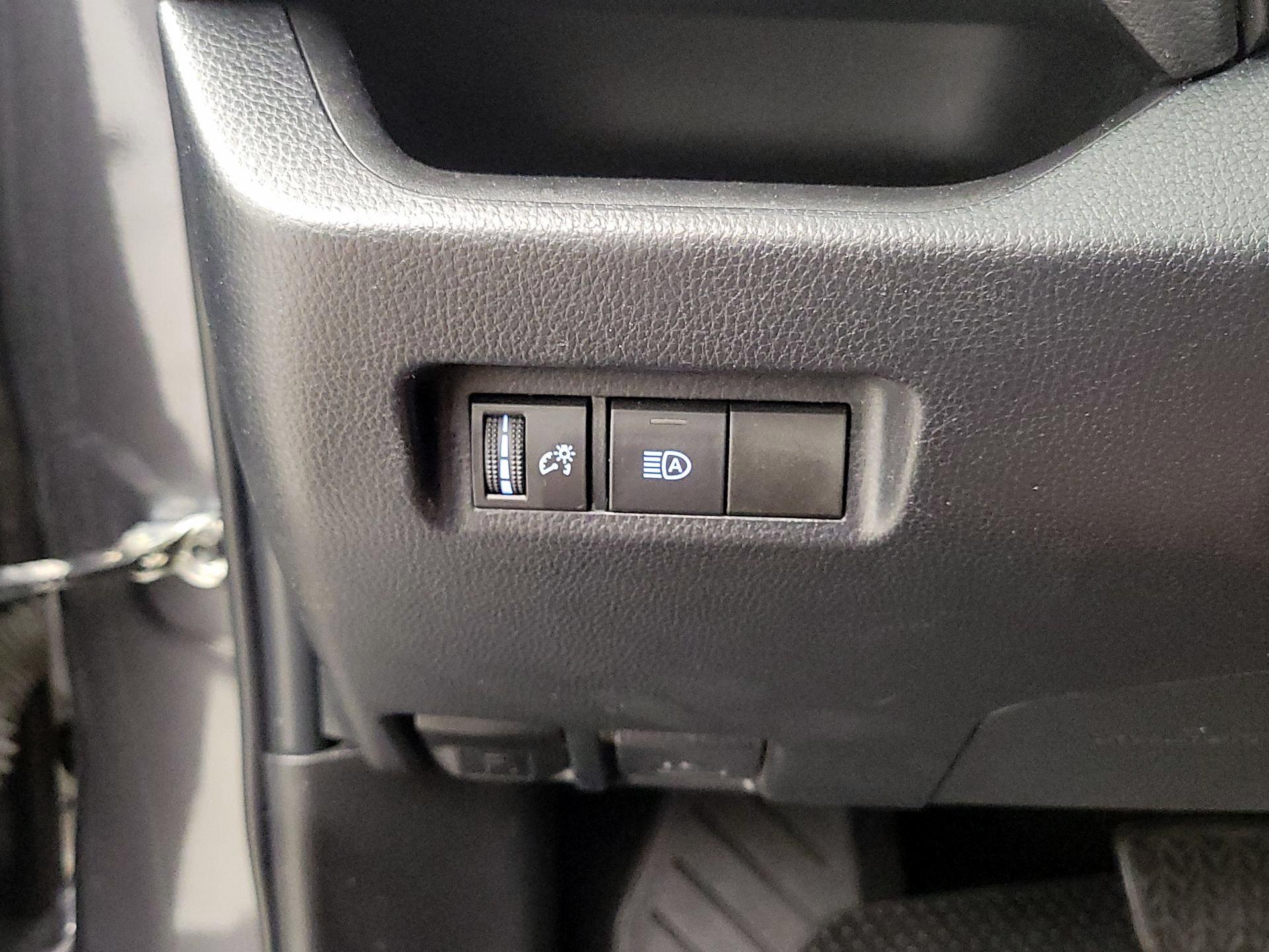 Thumbnail: 2020 Toyota RAV4 - 13