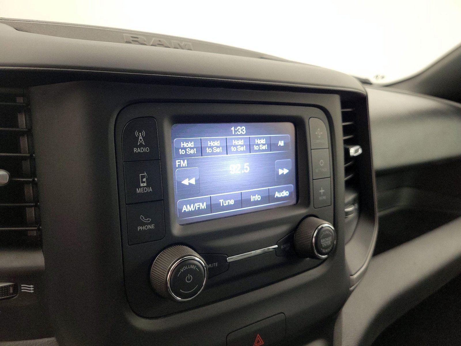 2024 RAM Ram 1500 Pickup Tradesman - Photo 16