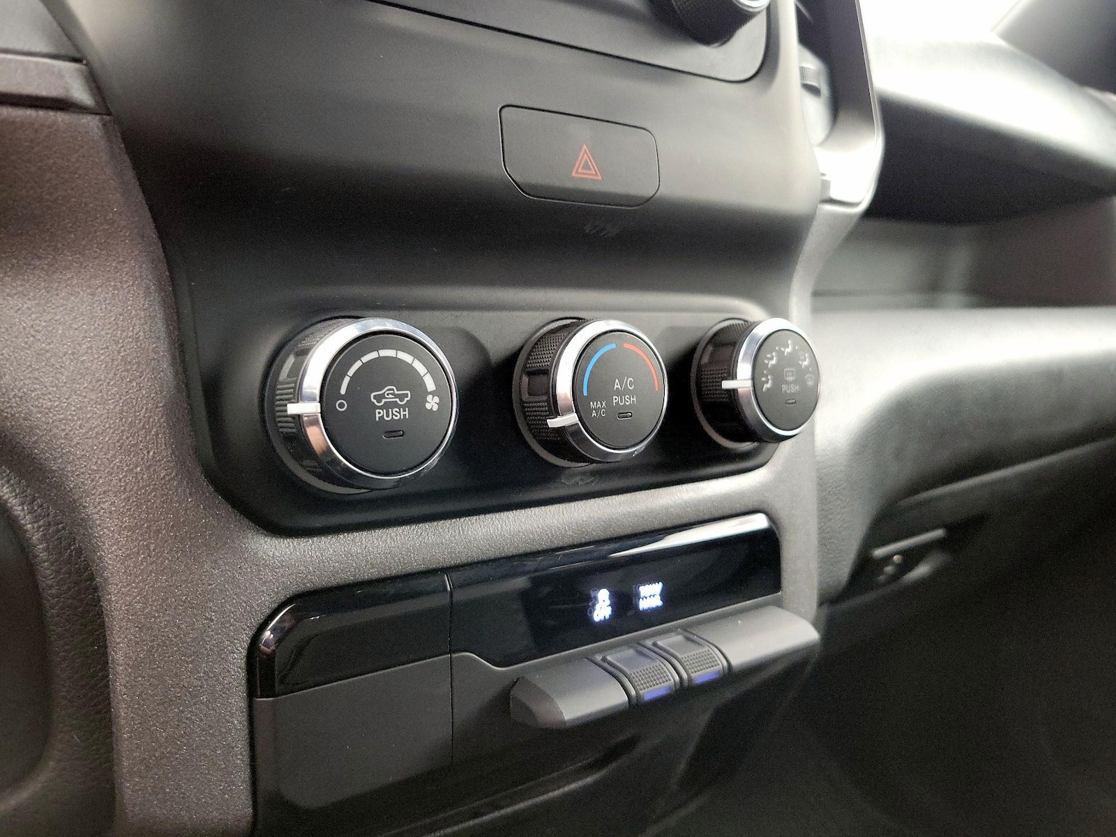 2024 RAM Ram 1500 Pickup Tradesman - Photo 17