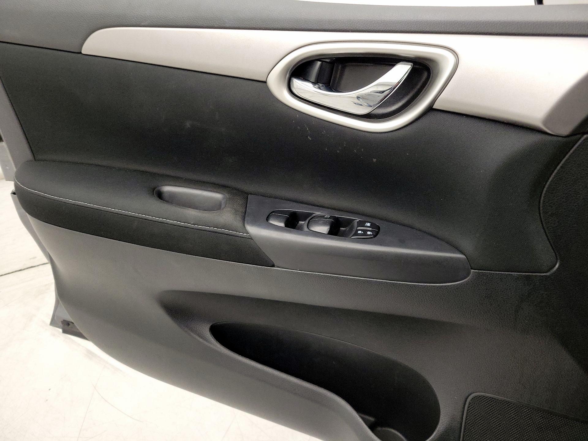Thumbnail: 2015 Nissan Sentra - 12