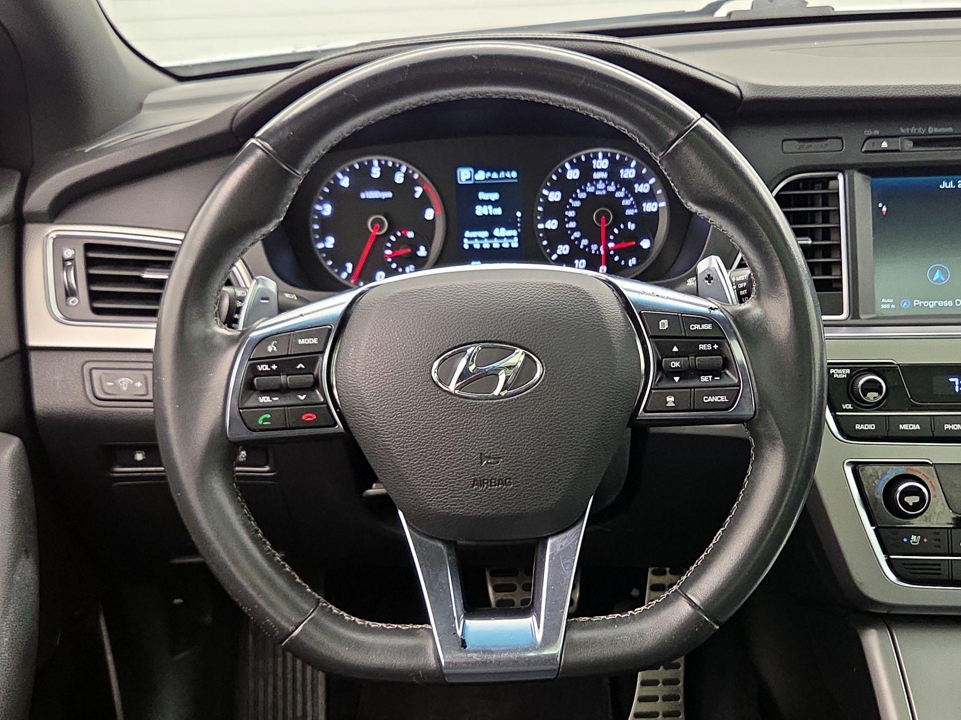 Thumbnail: 2017 Hyundai Sonata - 10
