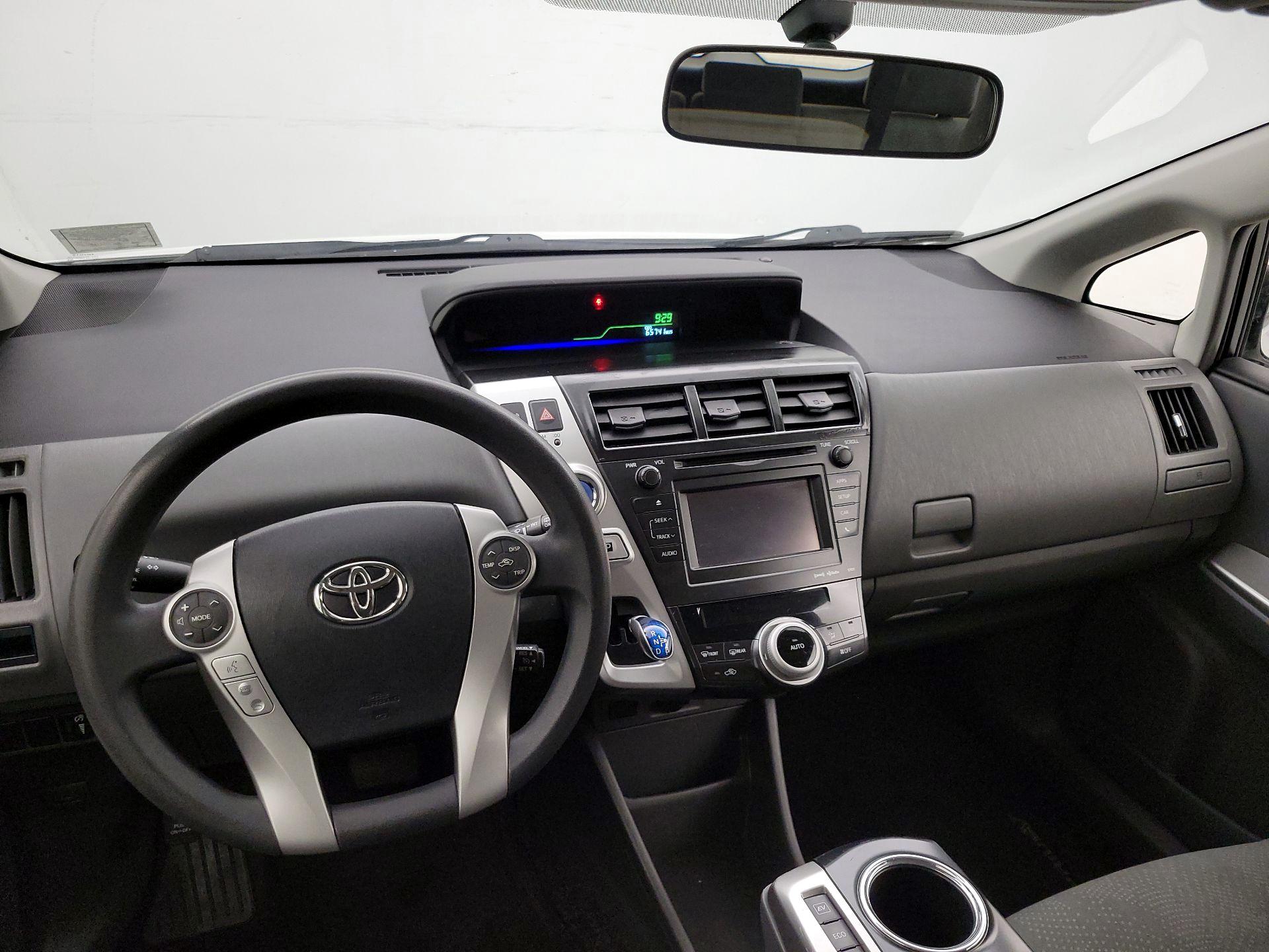 Thumbnail: 2014 Toyota Prius v - 9