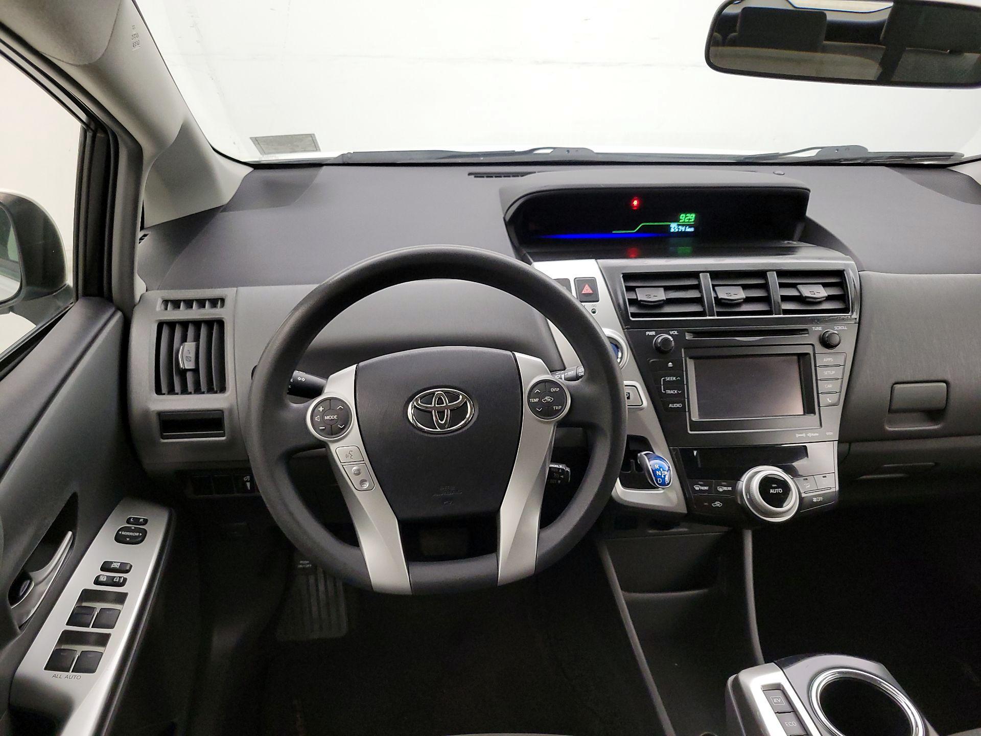 Thumbnail: 2014 Toyota Prius v - 10