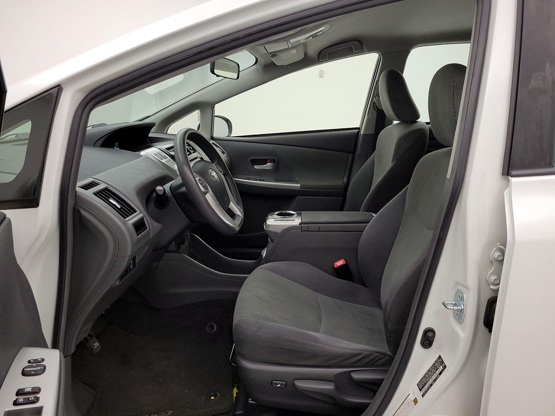 Thumbnail: 2014 Toyota Prius v - 11