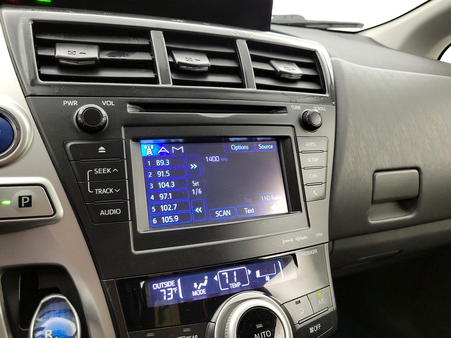 Thumbnail: 2014 Toyota Prius v - 14