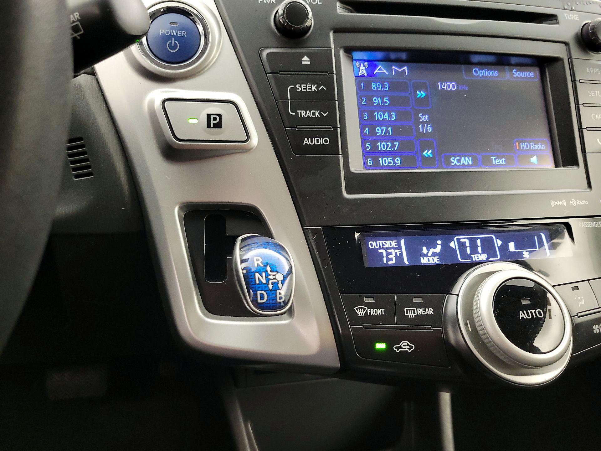 Thumbnail: 2014 Toyota Prius v - 16