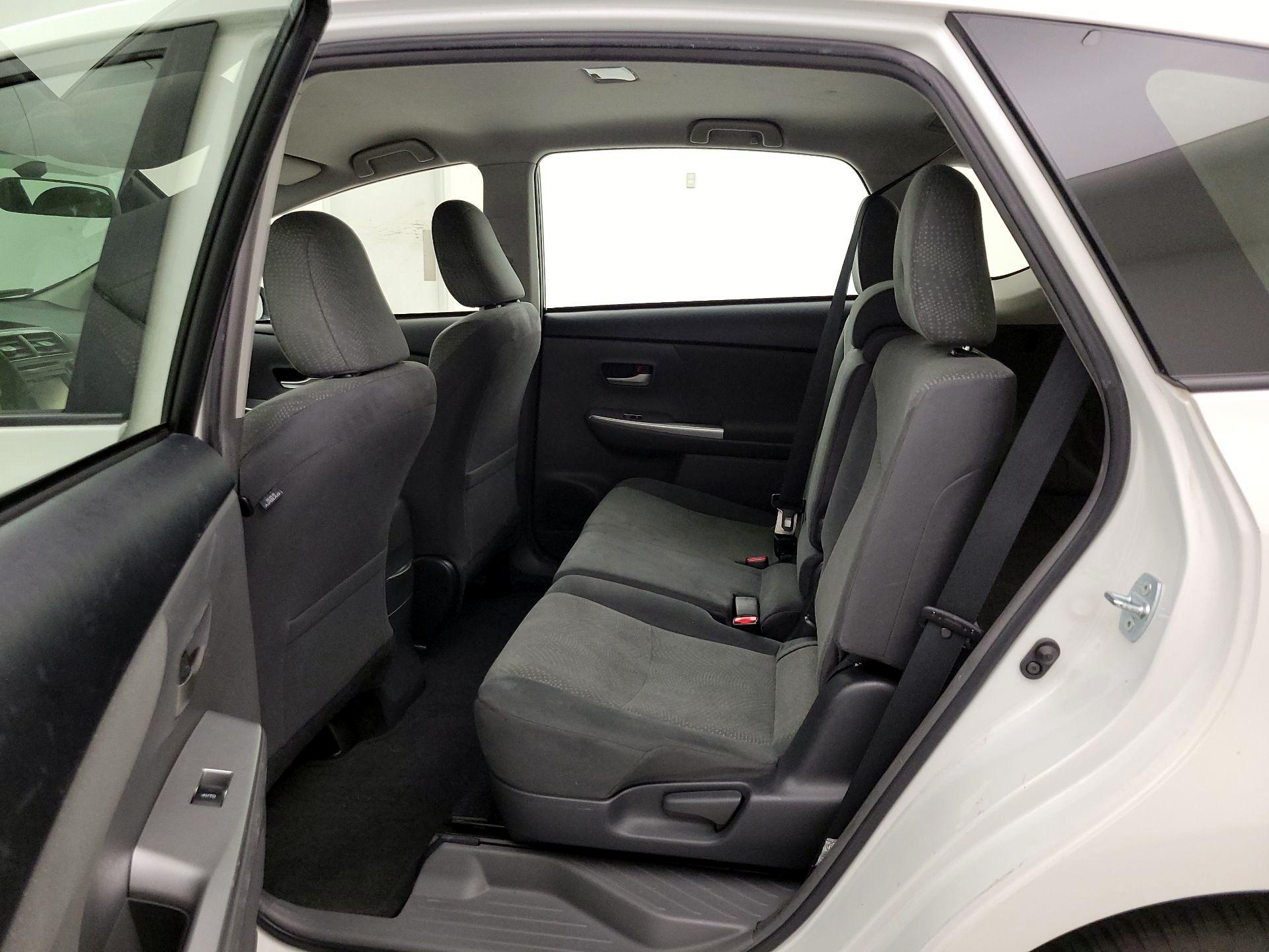Thumbnail: 2014 Toyota Prius v - 18