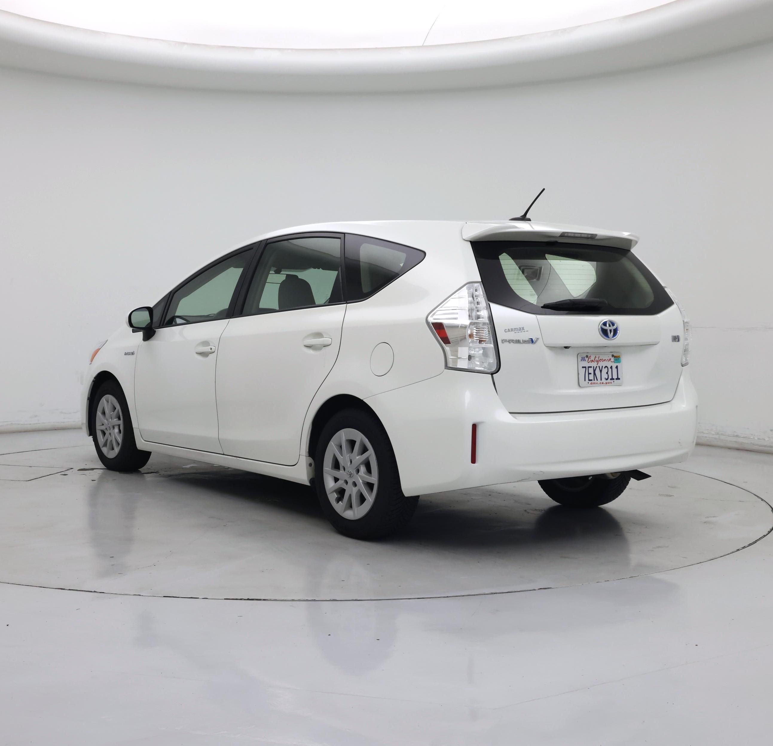 Thumbnail: 2014 Toyota Prius v - 2