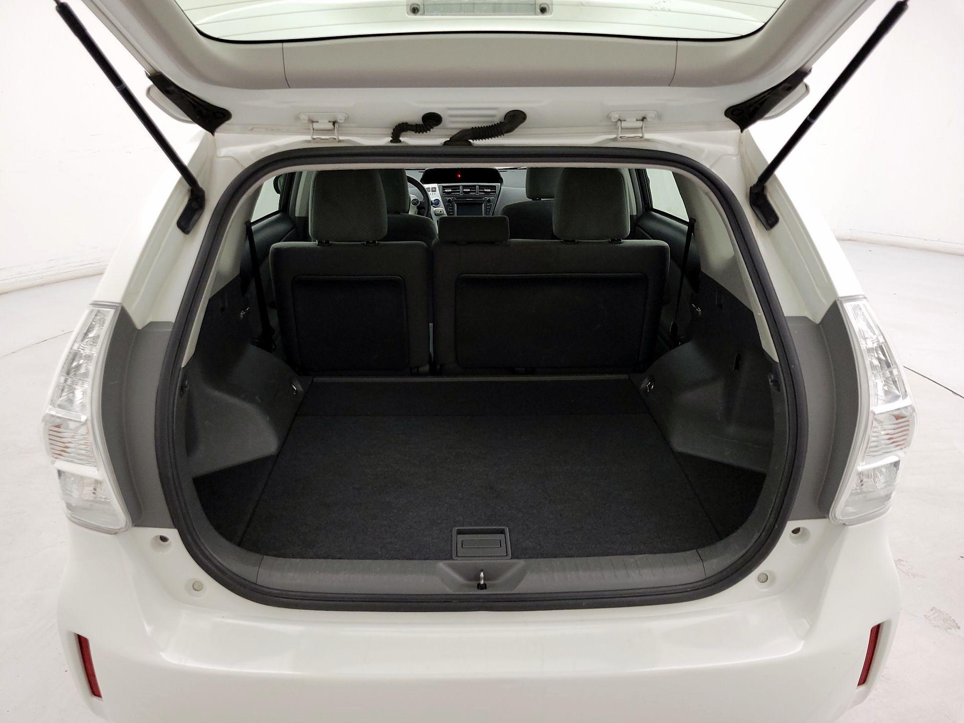 Thumbnail: 2014 Toyota Prius v - 19