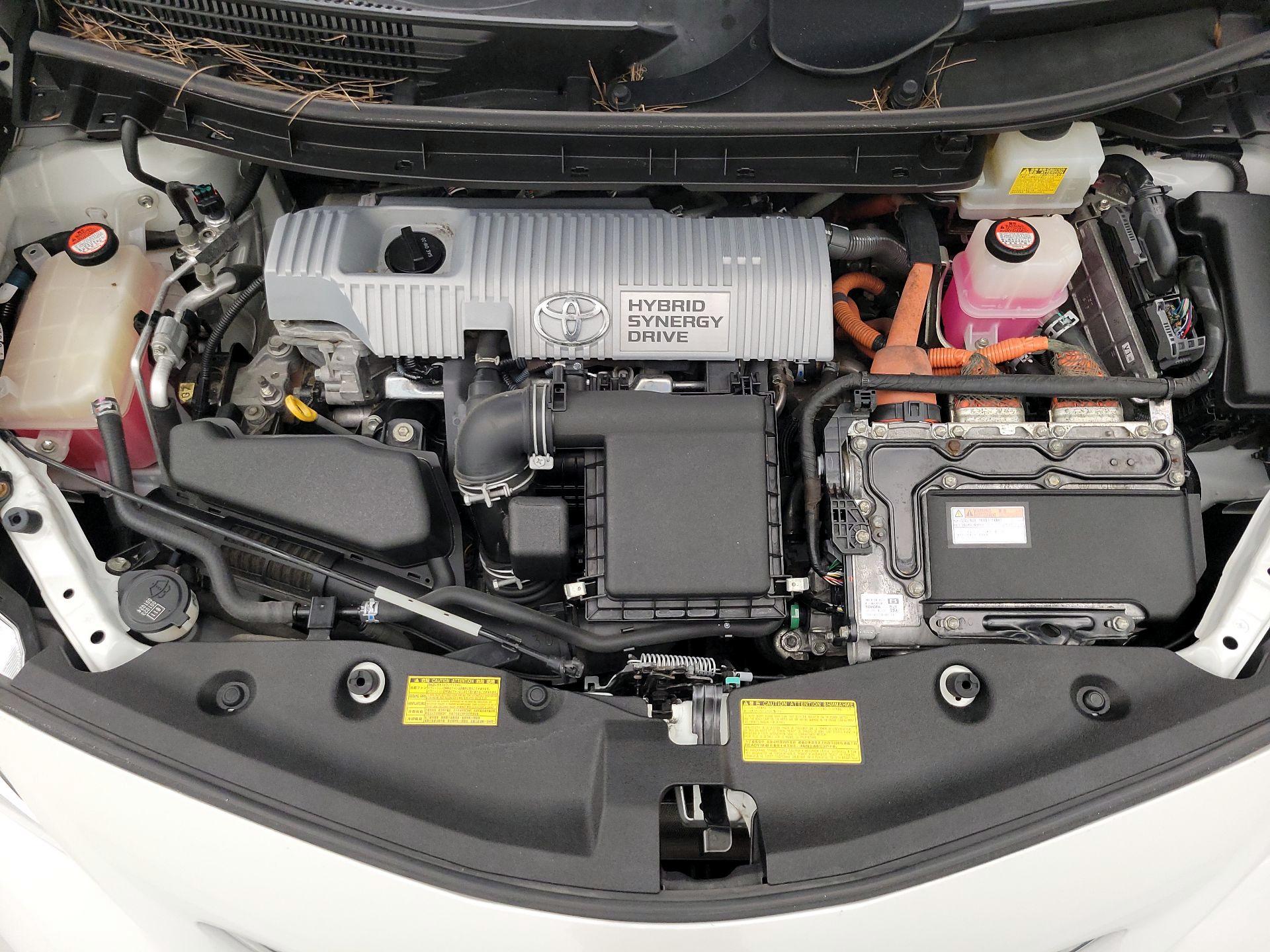 Thumbnail: 2014 Toyota Prius v - 20