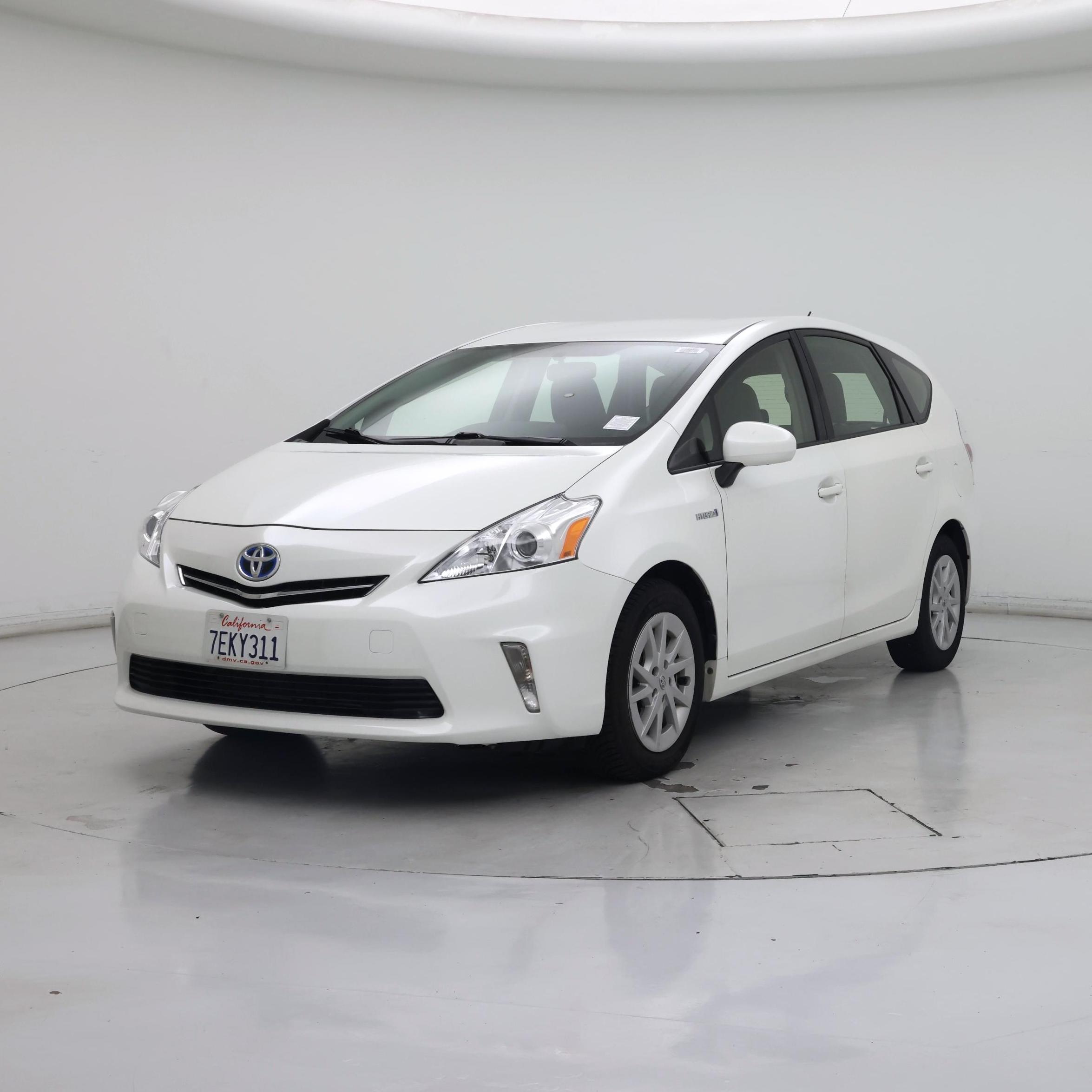 Thumbnail: 2014 Toyota Prius v - 4
