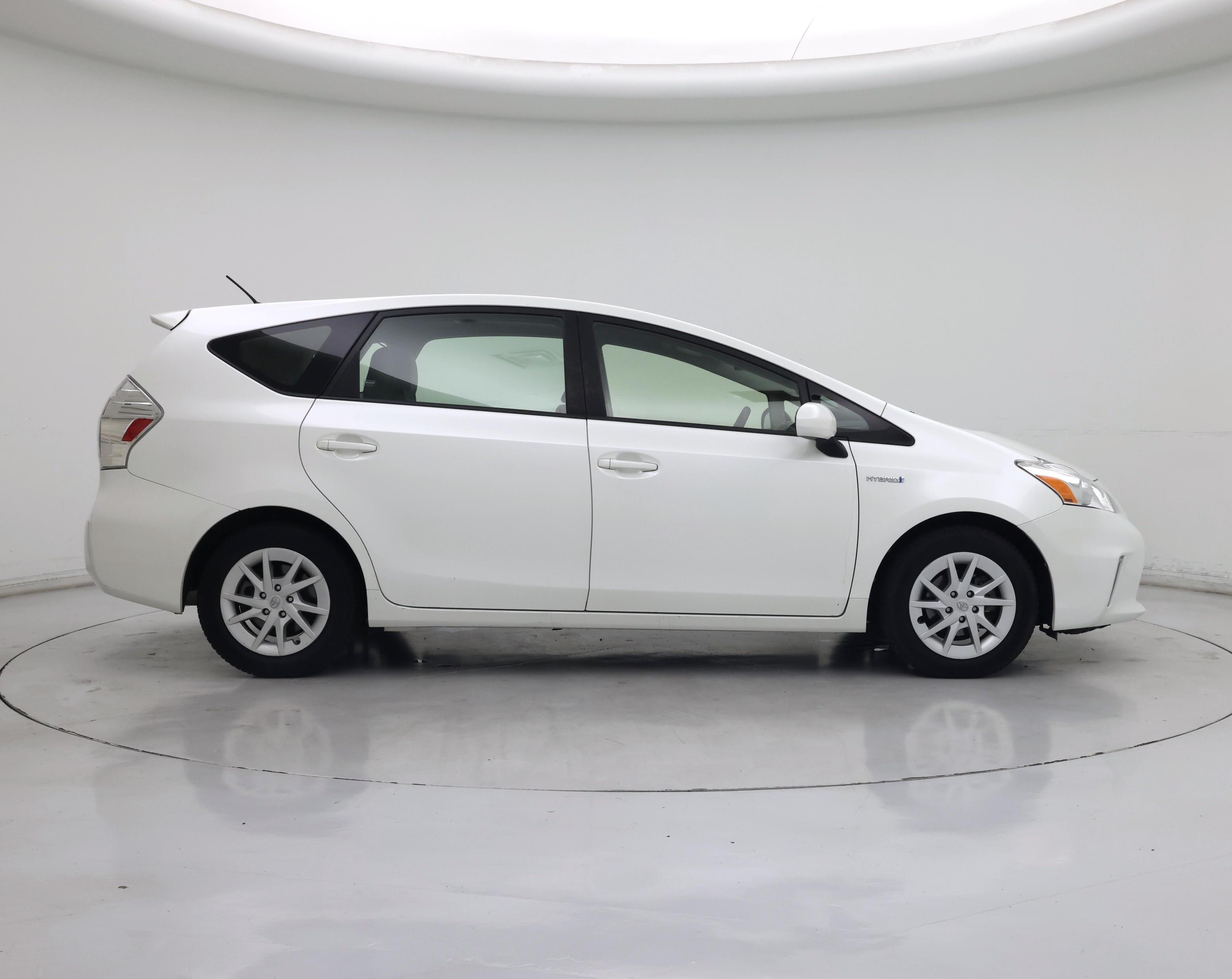 Thumbnail: 2014 Toyota Prius v - 7