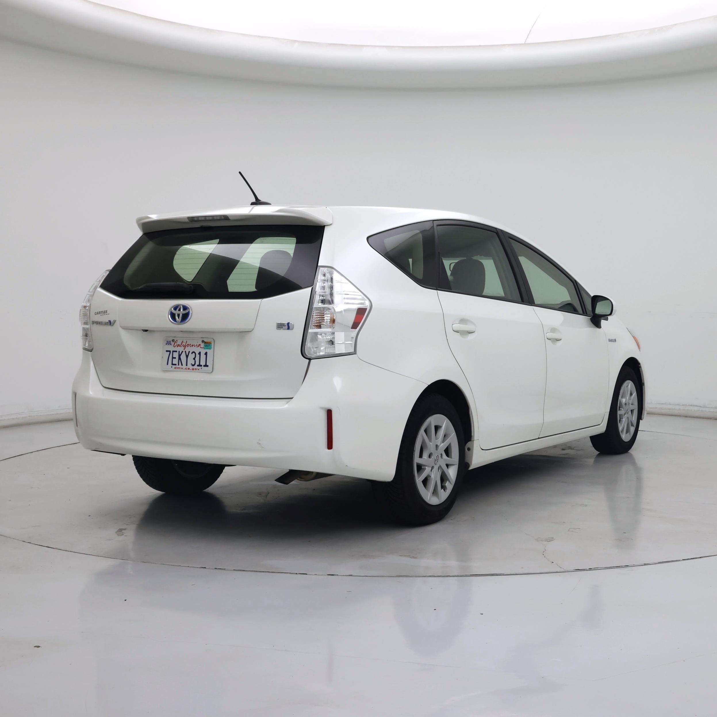 Thumbnail: 2014 Toyota Prius v - 8