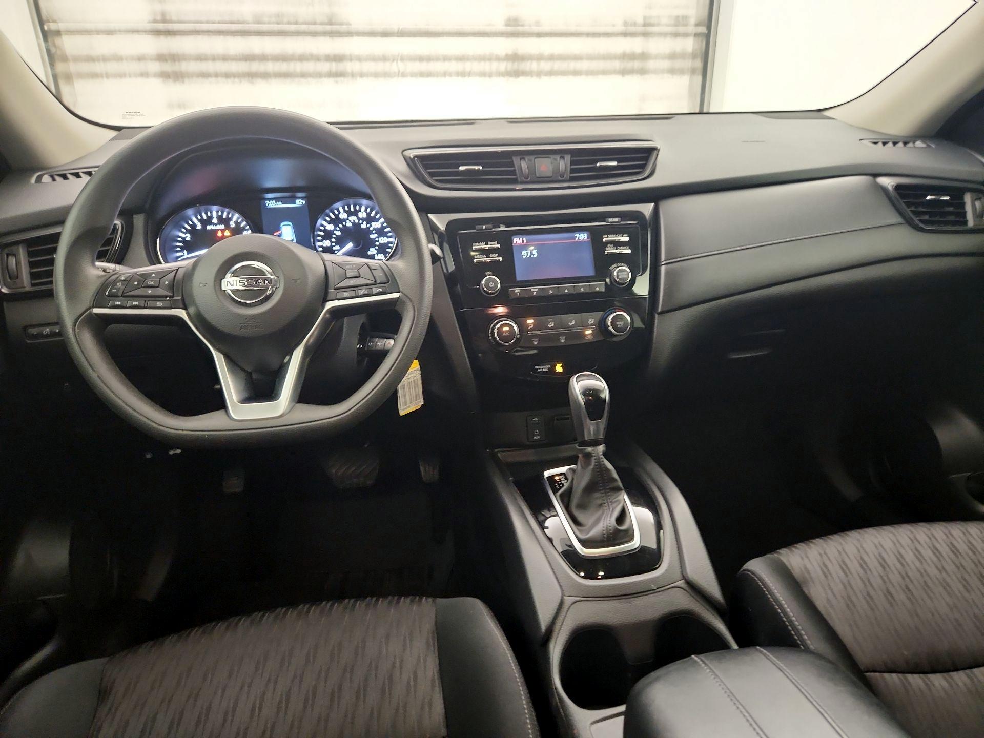 Thumbnail: 2017 Nissan Rogue - 9