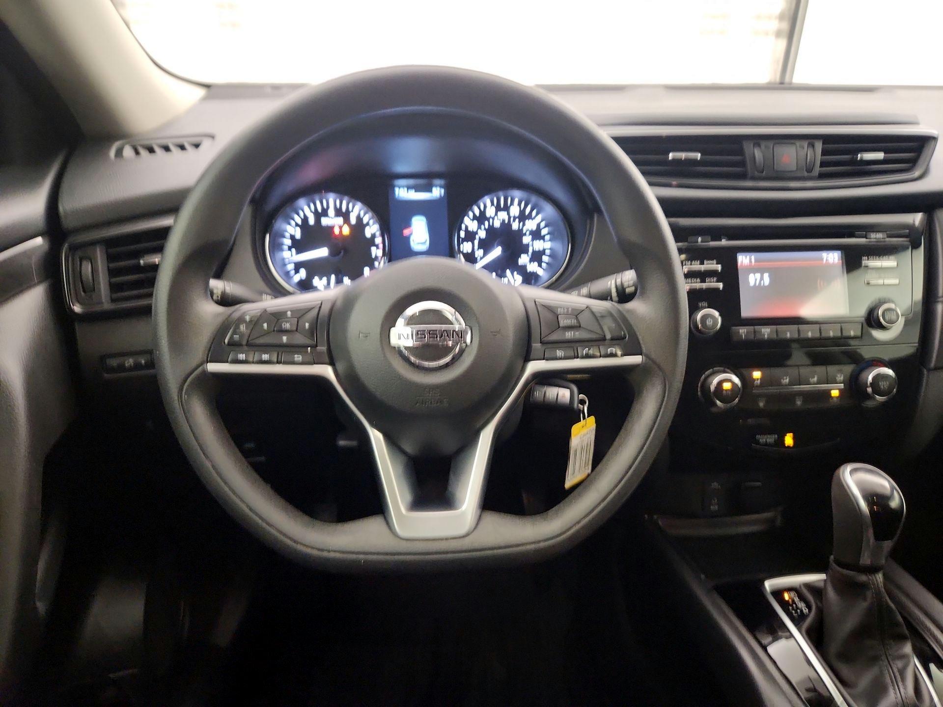 Thumbnail: 2017 Nissan Rogue - 10