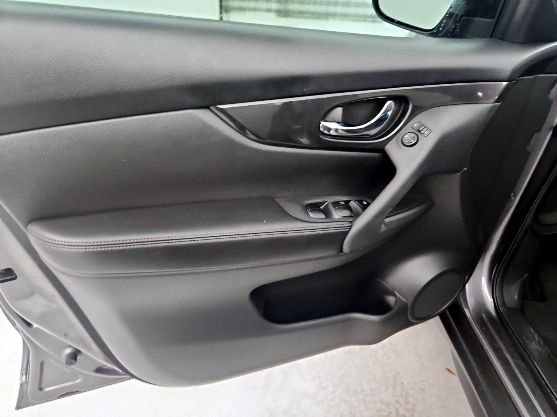 Thumbnail: 2017 Nissan Rogue - 12