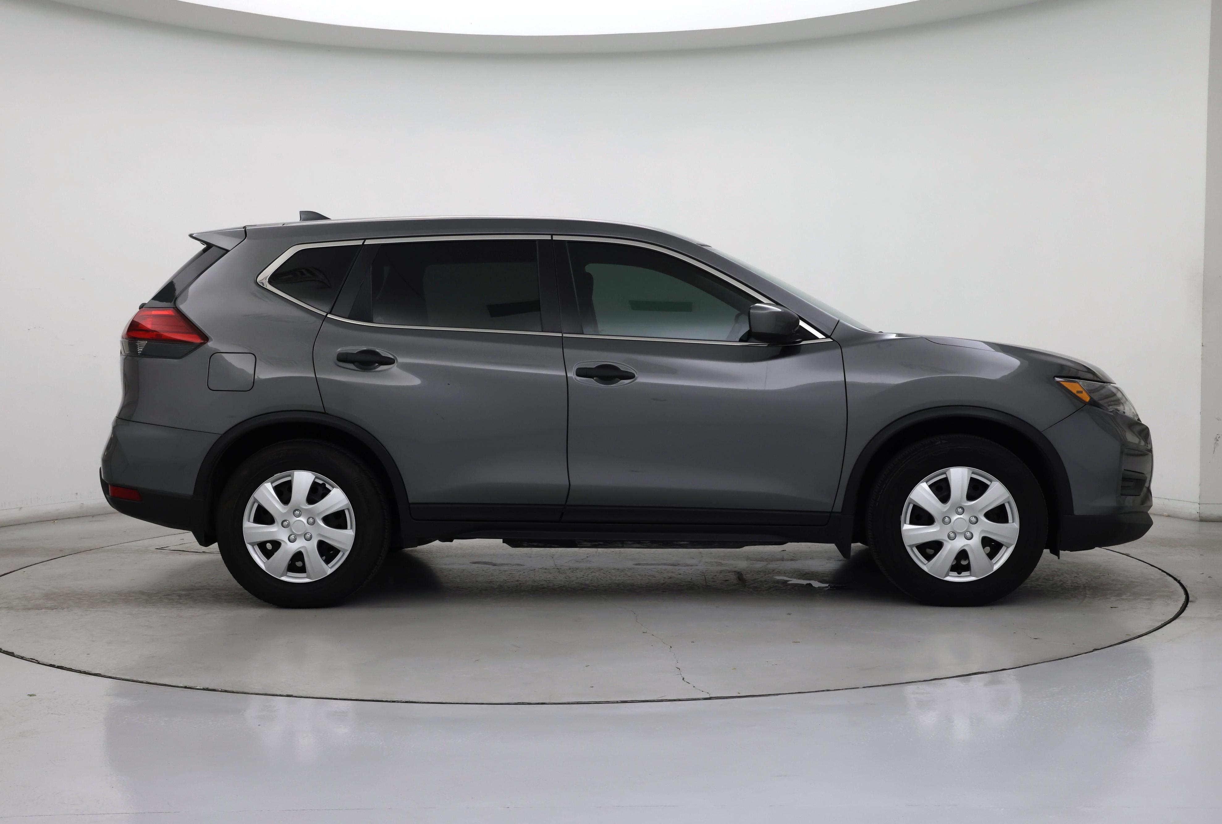 Thumbnail: 2017 Nissan Rogue - 7