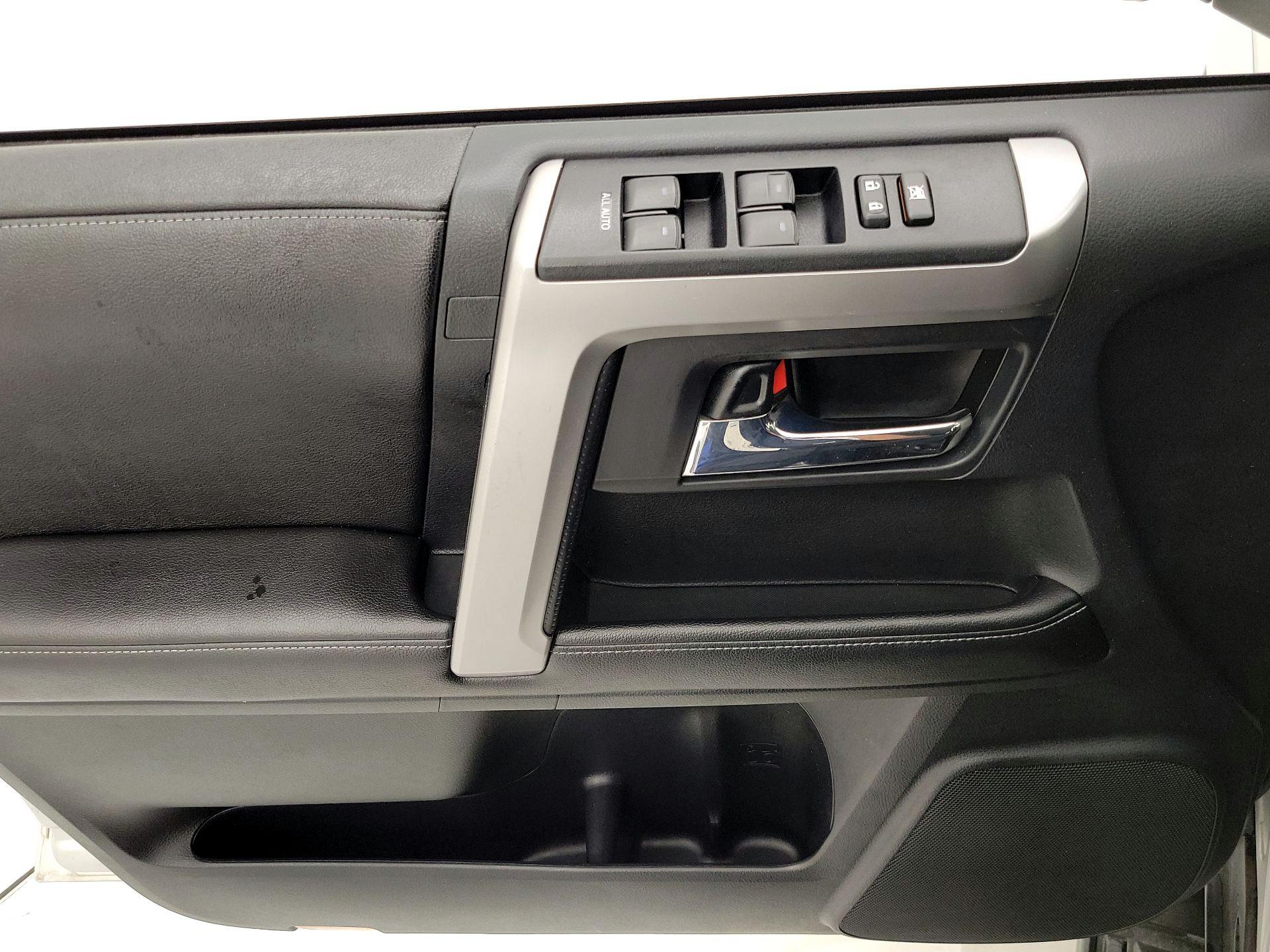 Thumbnail: 2015 Toyota 4Runner - 12