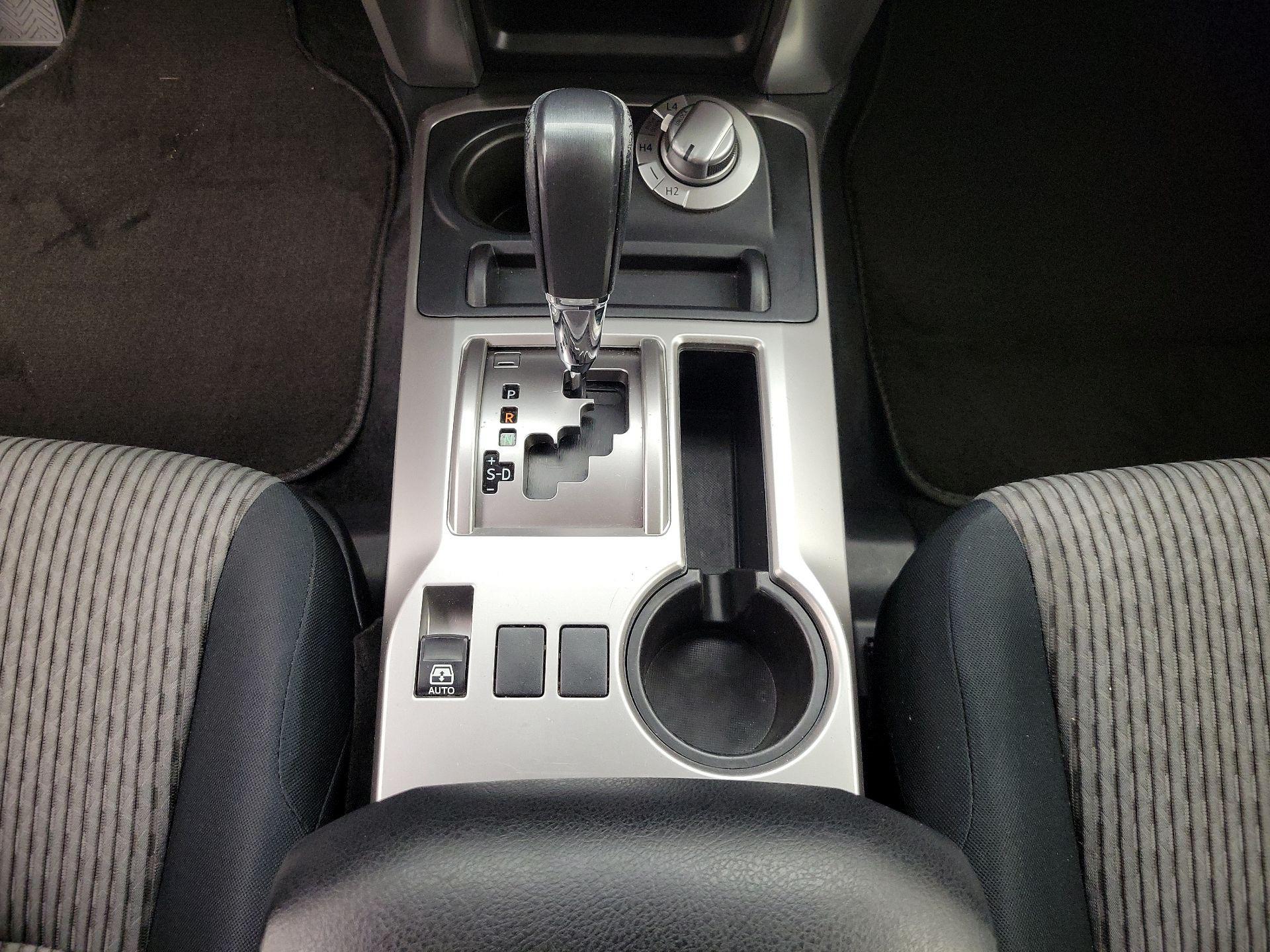 Thumbnail: 2015 Toyota 4Runner - 17