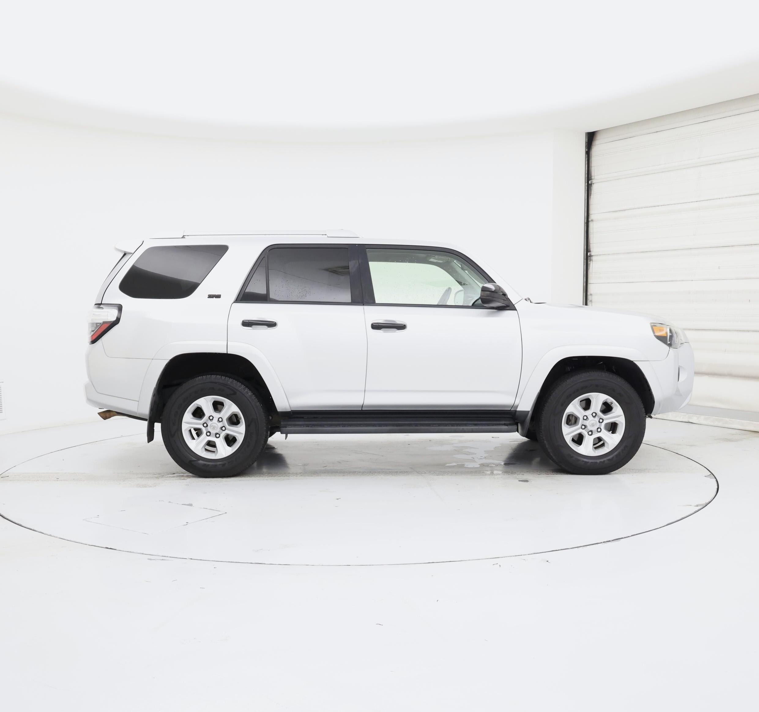 Thumbnail: 2015 Toyota 4Runner - 7