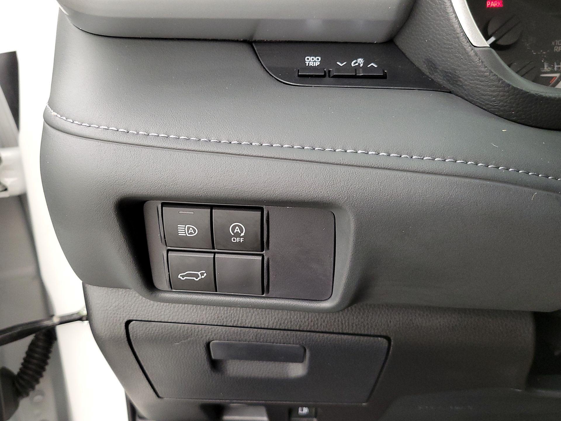 Thumbnail: 2026 Toyota Highlander - 13