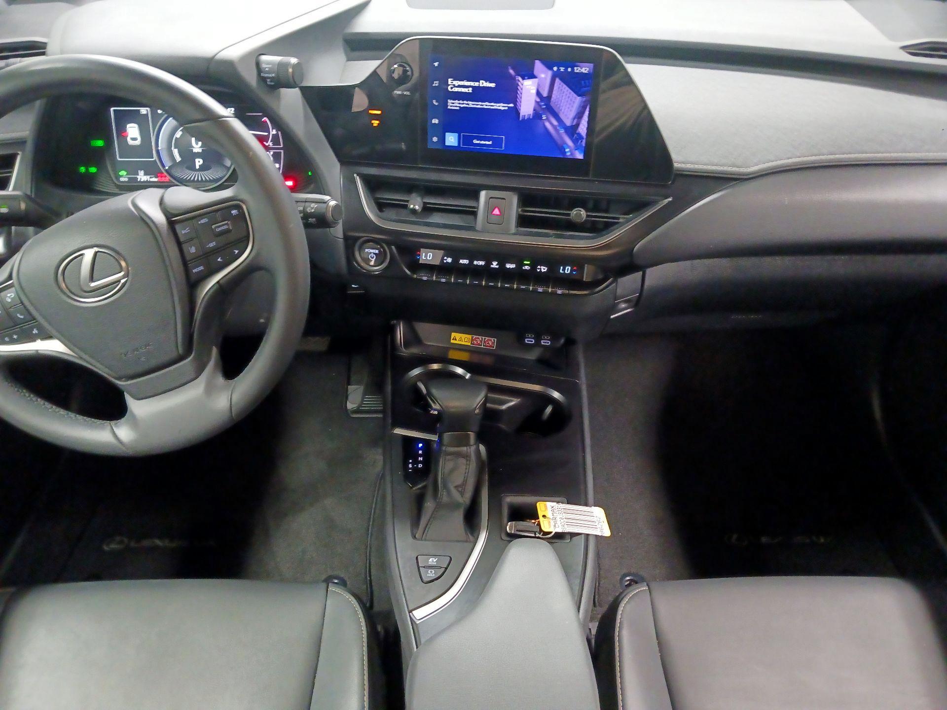 Thumbnail: 2024 Lexus UX - 9